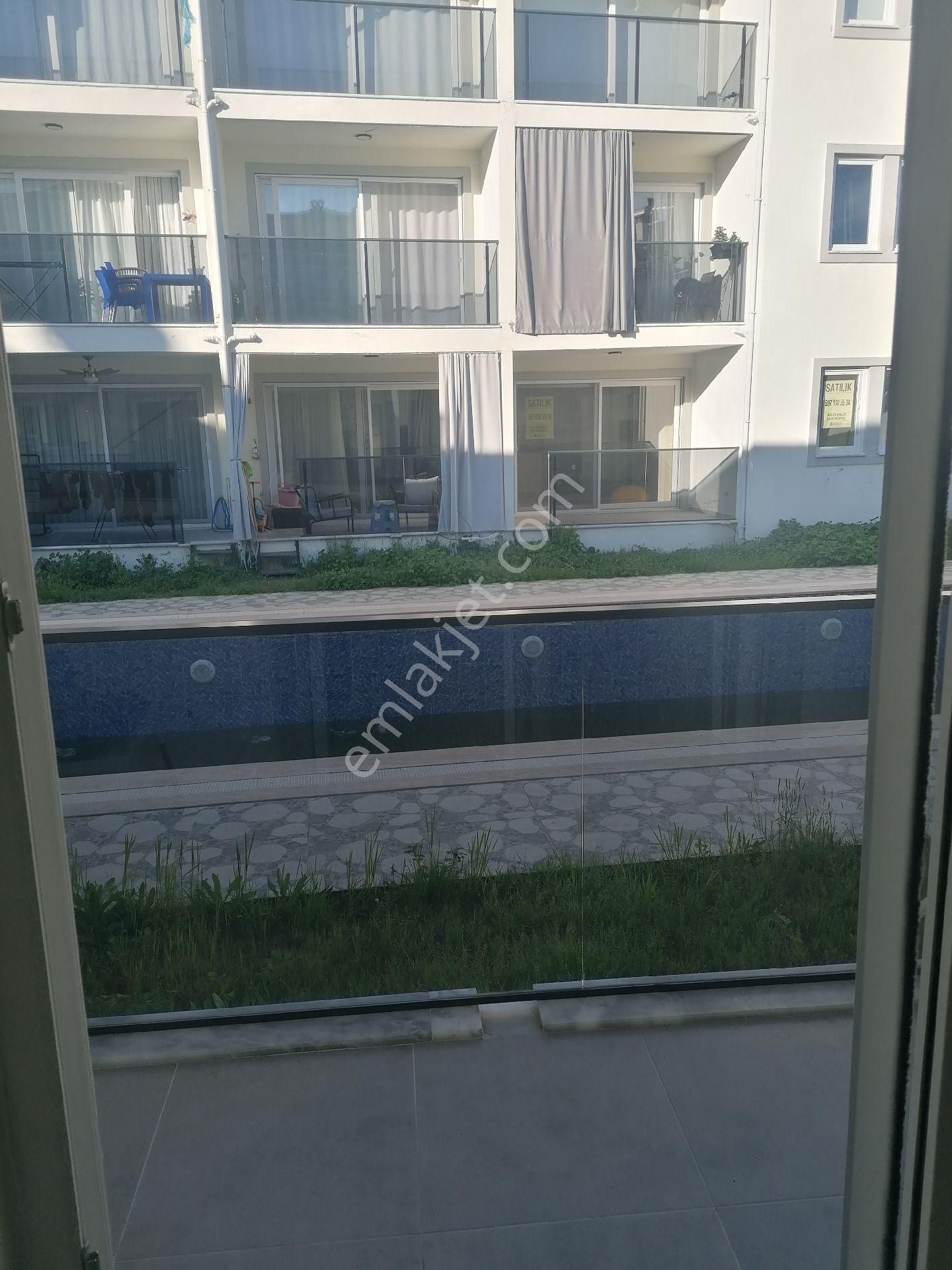 Karaburun Mahallesi Havuzlu Sitede 1+1 - Görsel 12