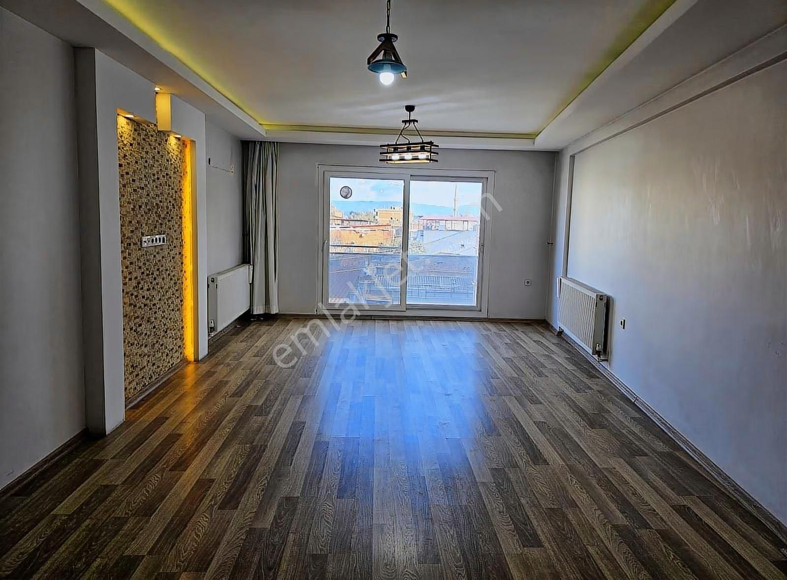 Söke'de Merkezi Lokasyonda Kiralık Geniş 2+1 Daire, Dogalgazl