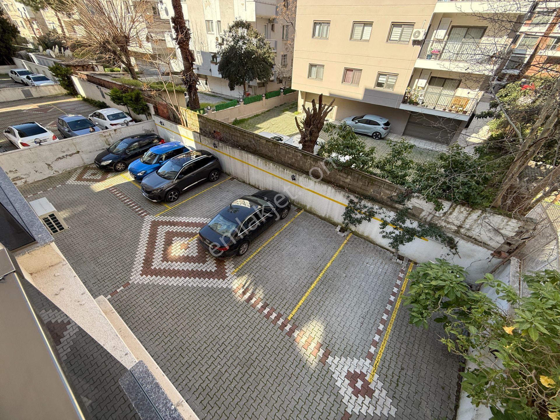 Bostanlı Kiralık 3+1 Daire Ara Kat Otoparklı Genç Bina - Görsel 13