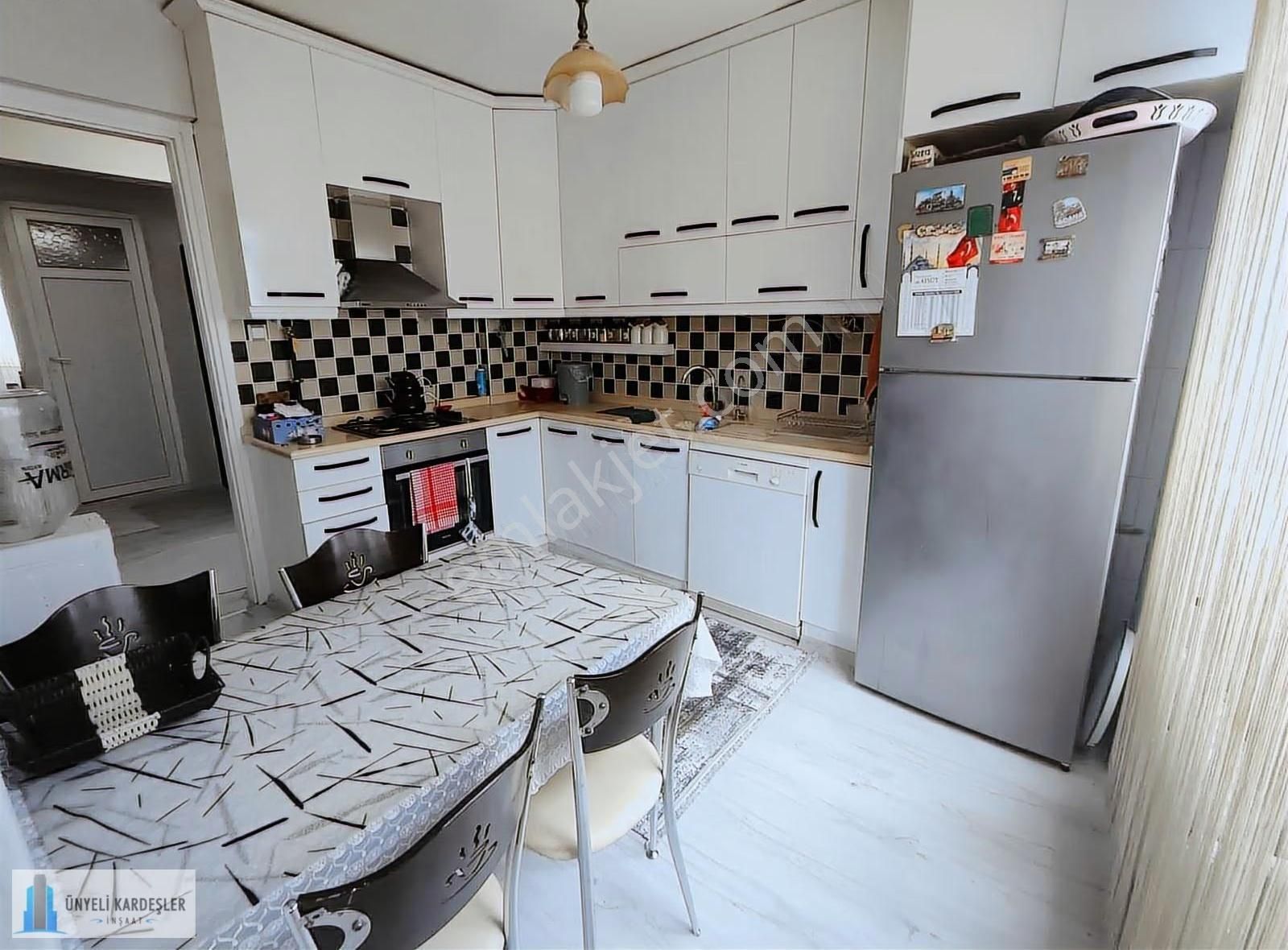 Saltak Caddesi'nde 2+1 İçi Tadilatlı Daire