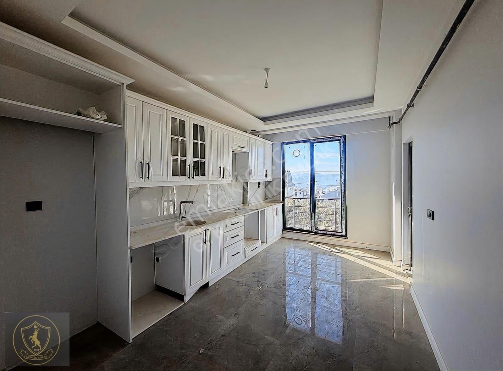 Umurbey'de Müstakil Villa: 3+1, Geniş Bahçe Ve Kapalı Otopark - Görsel 24