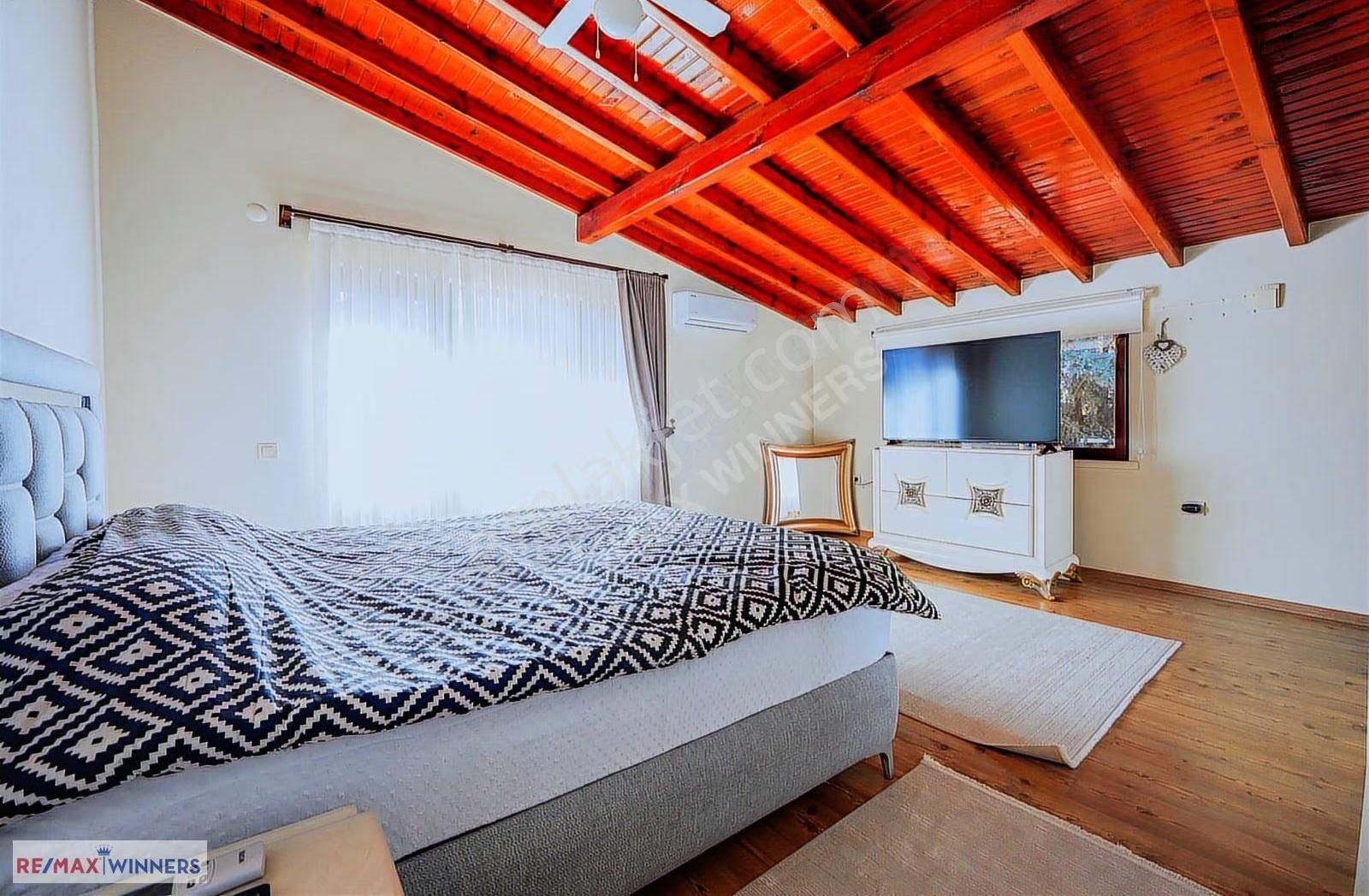 Duacı'da 890 M² Arsa İçinde Satılık Lüks 7+1 Villa - Görsel 17