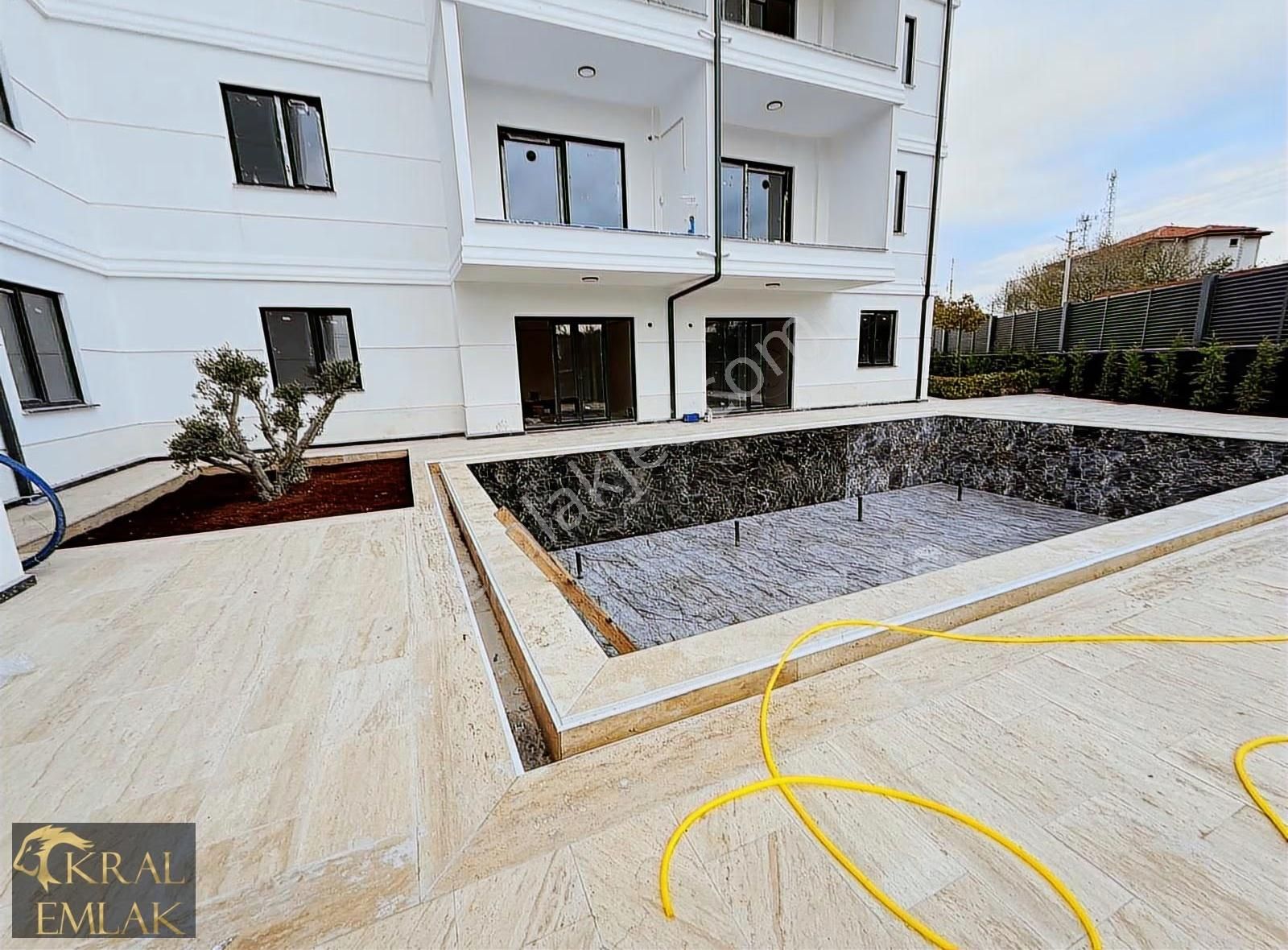 Akçakocanın Havuzlu Tek Akllı Binasında Satılık 1+1 Daireler - Görsel 11