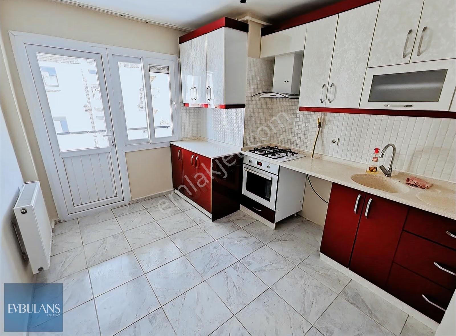 Nergiz Çarşı Ve Girne Caddesi Yanı Ara Kat Asansörlü Bina 3+1