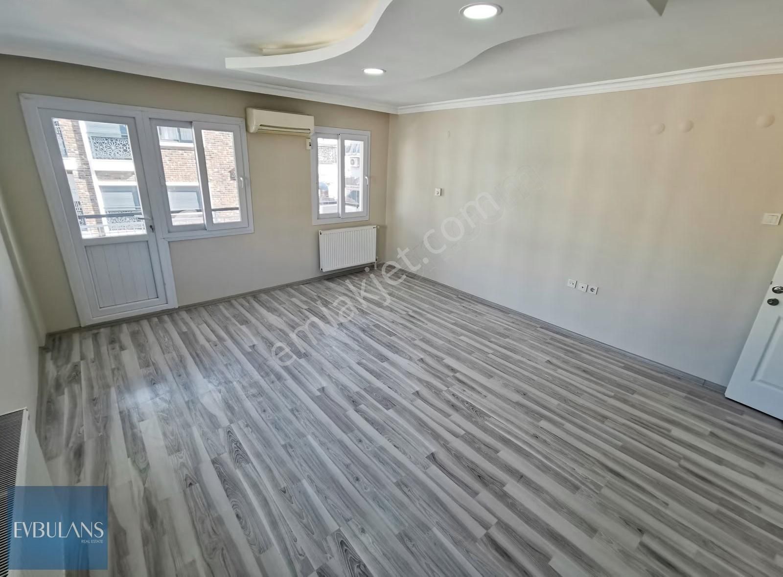 Nergiz Çarşı Ve Girne Caddesi Yanı Ara Kat Asansörlü Bina 3+1 - Görsel 4