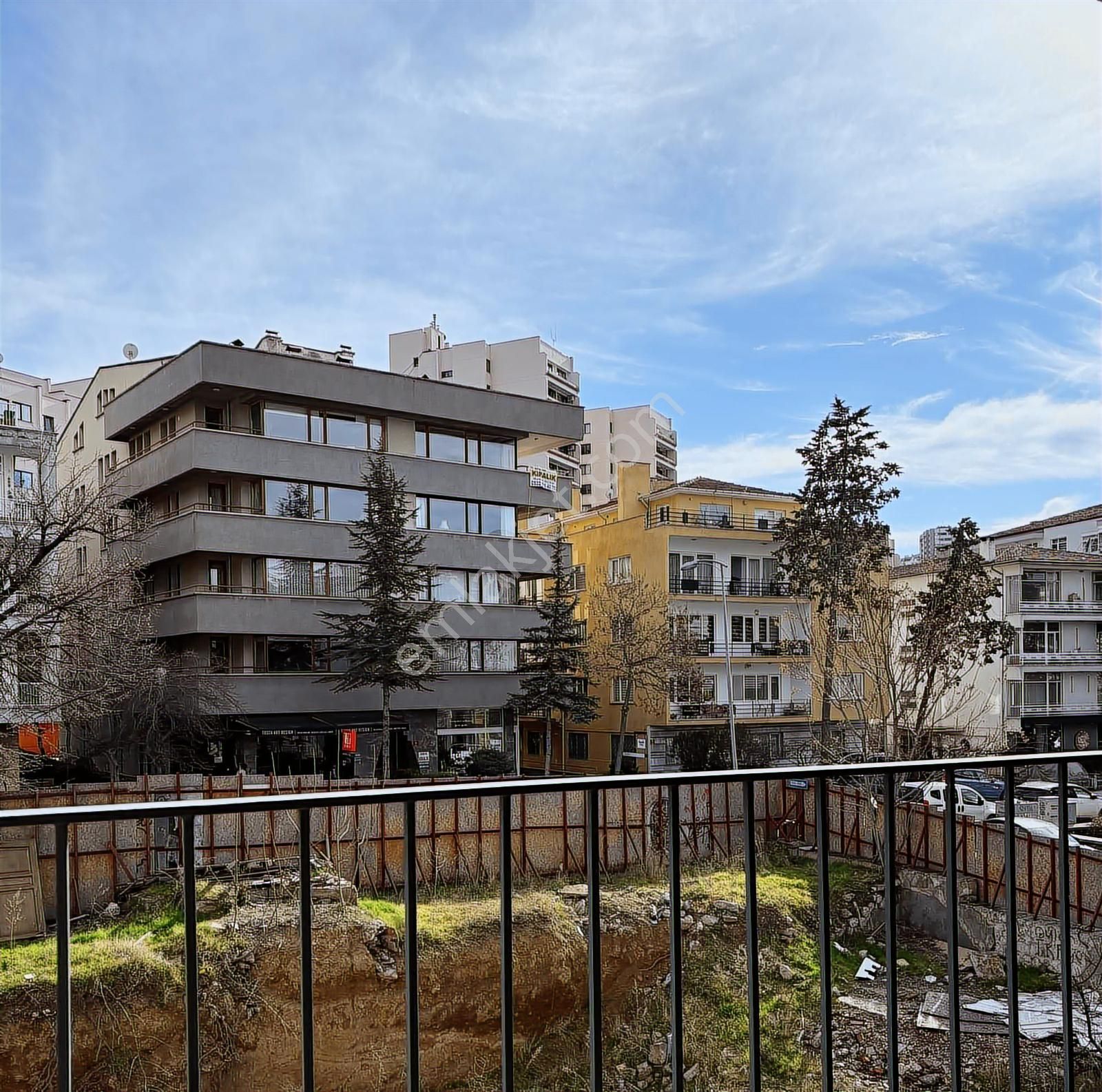 Çankaya Farabi Sokak Prestijli Binada - 1+1 Eşyalı - Asansörlü - Görsel 6