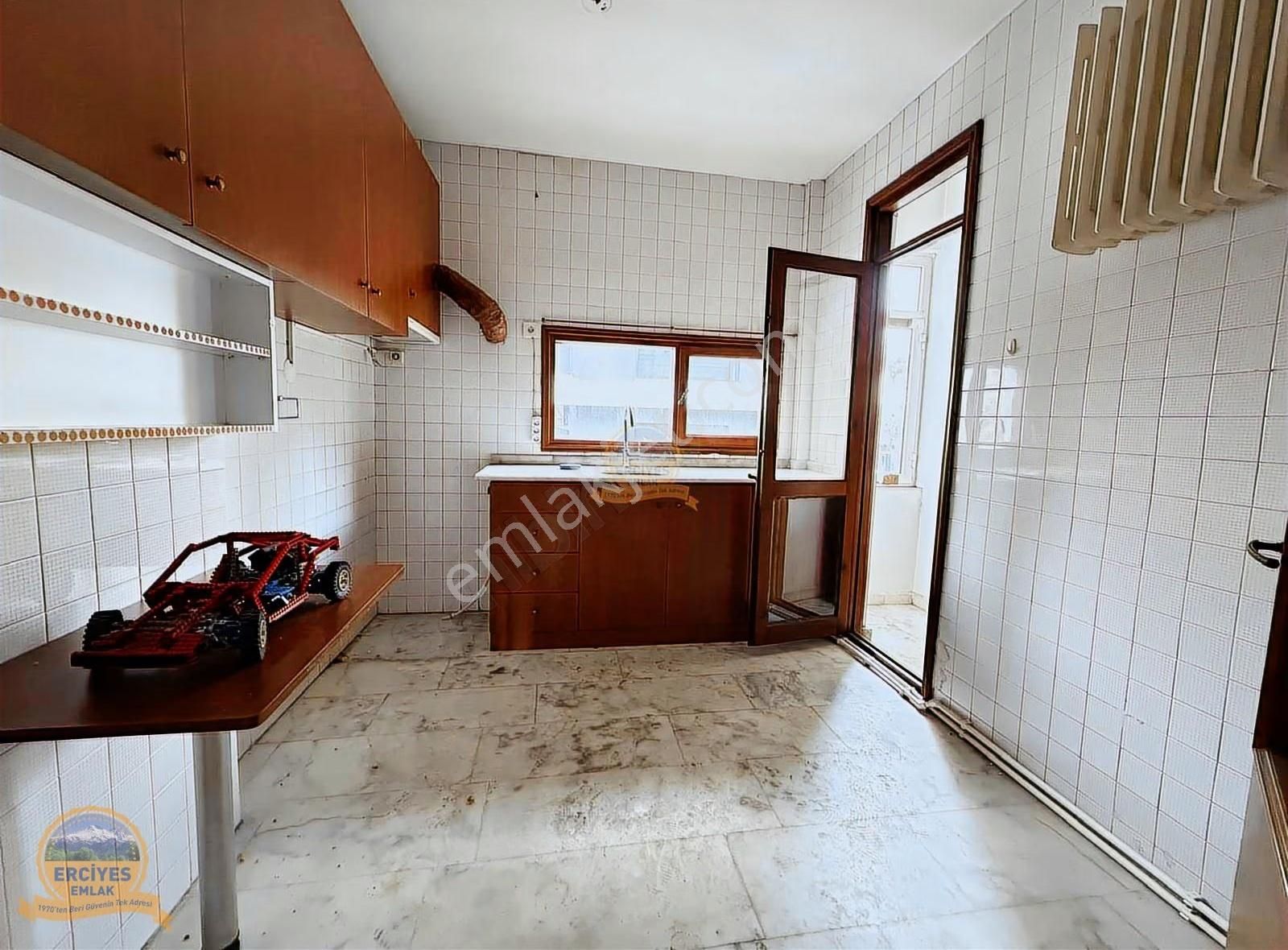 Erciyesden Ayşeçavuş Caddesinde Bağdata Yakın 130m2 Balkonlu 3+1 - Görsel 2