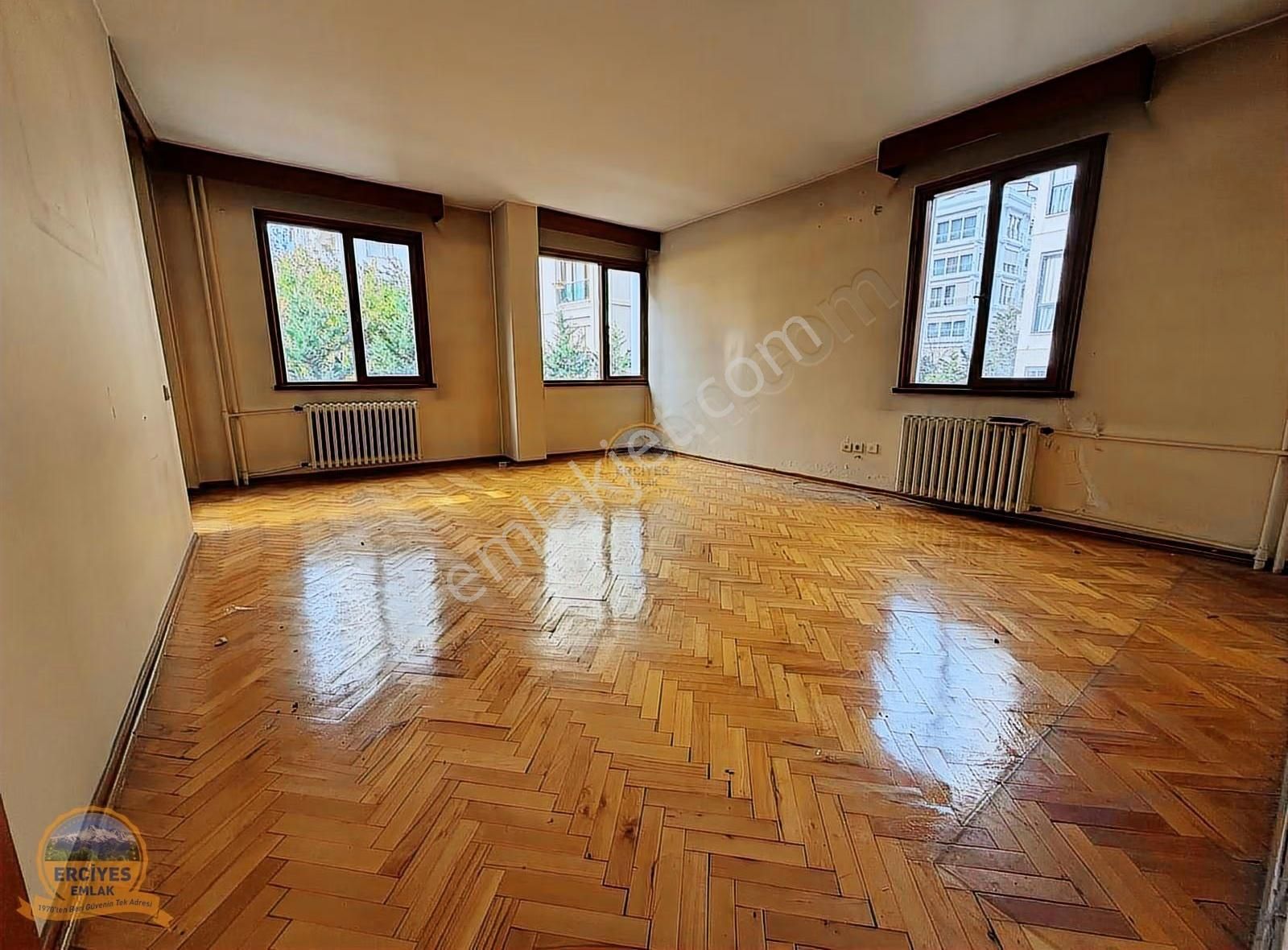 Erciyesden Ayşeçavuş Caddesinde Bağdata Yakın 130m2 Balkonlu 3+1 - Görsel 28