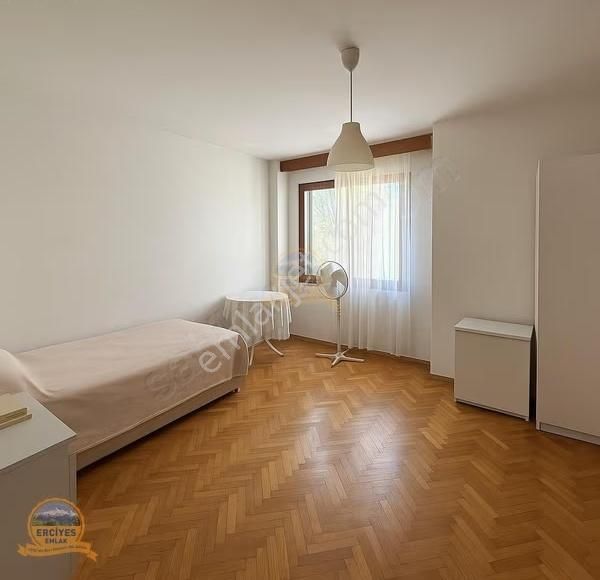 Erciyesden Ayşeçavuş Caddesinde Bağdata Yakın 130m2 Balkonlu 3+1 - Görsel 21