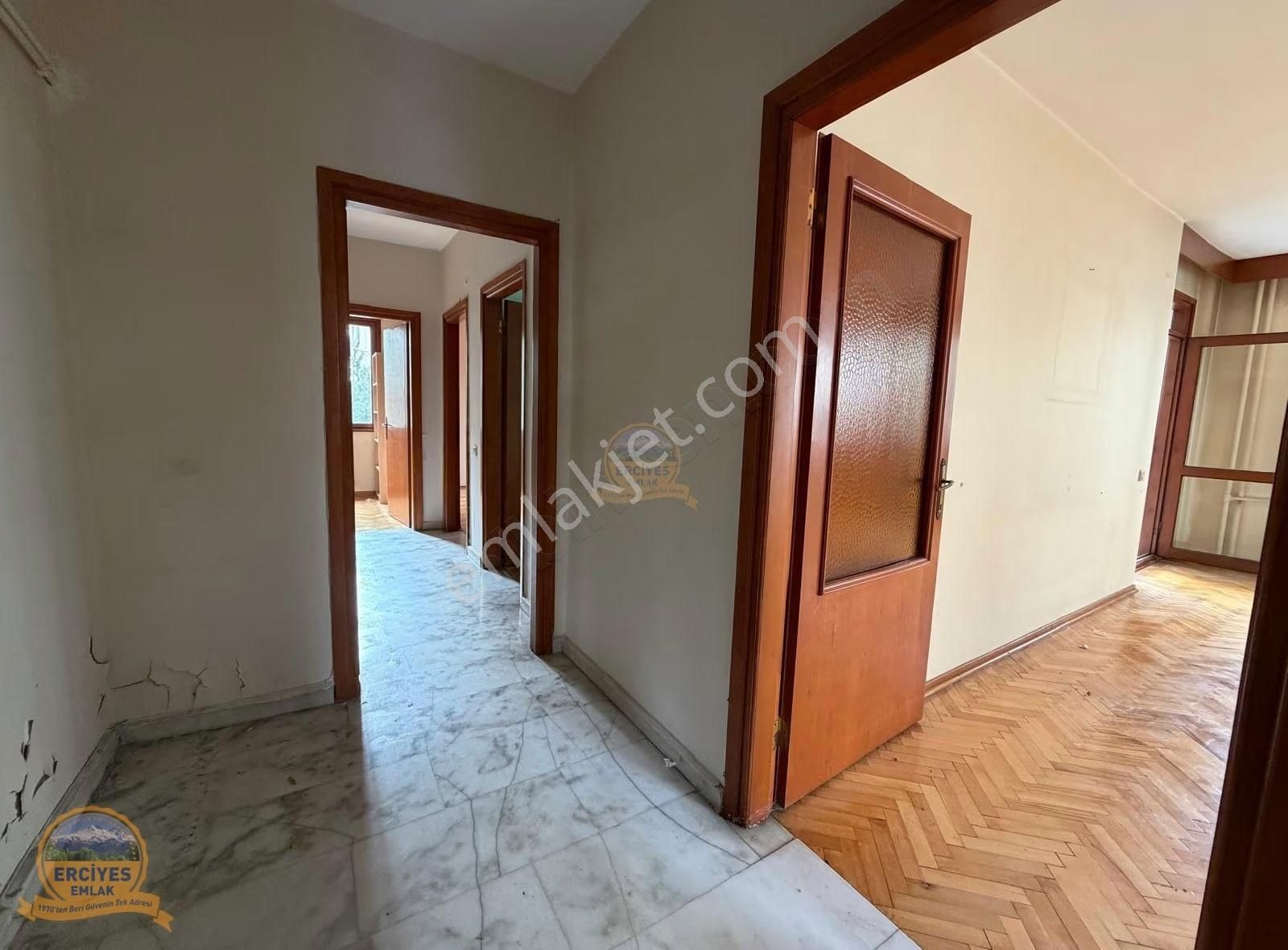 Erciyesden Ayşeçavuş Caddesinde Bağdata Yakın 130m2 Balkonlu 3+1 - Görsel 19