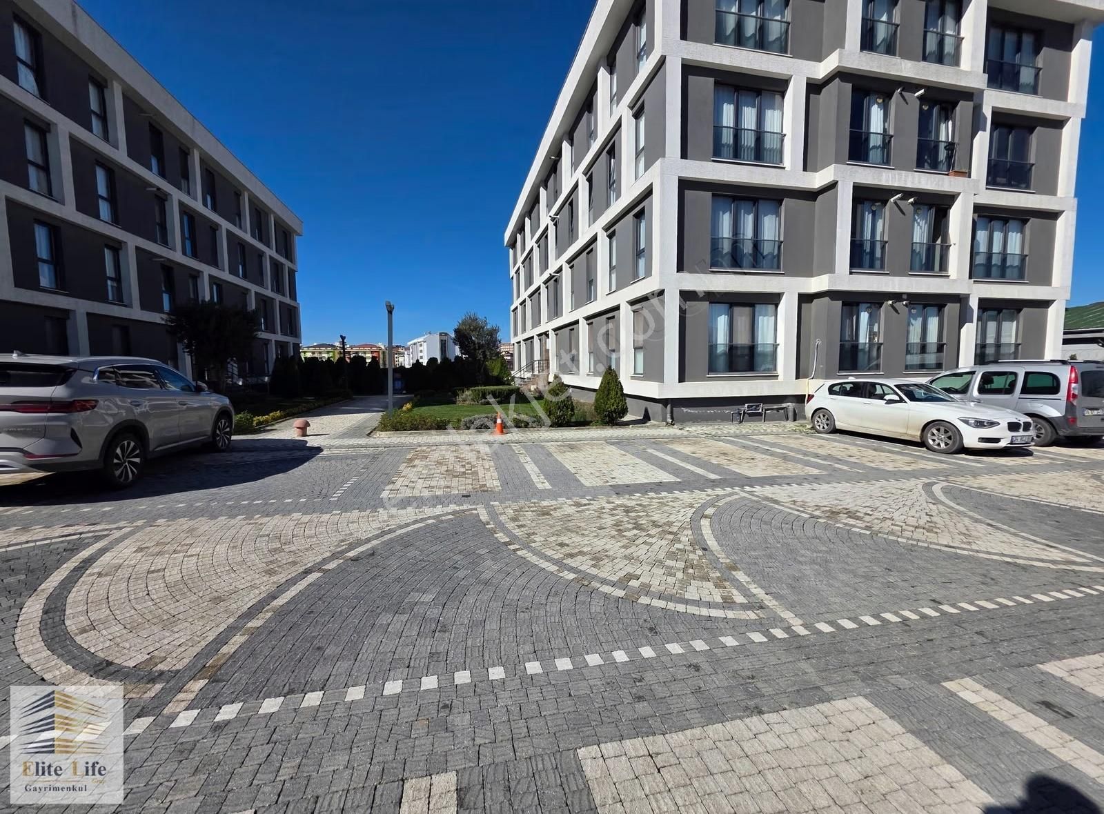 Sancaktepe Yenidoğanda Havuzlu Güvenlikli Sitede Fırsat 2+1