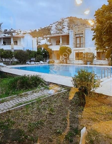 Bodrum Yalıkavak Geriş'te Site İçinde Kiralık Üst Kat Daire