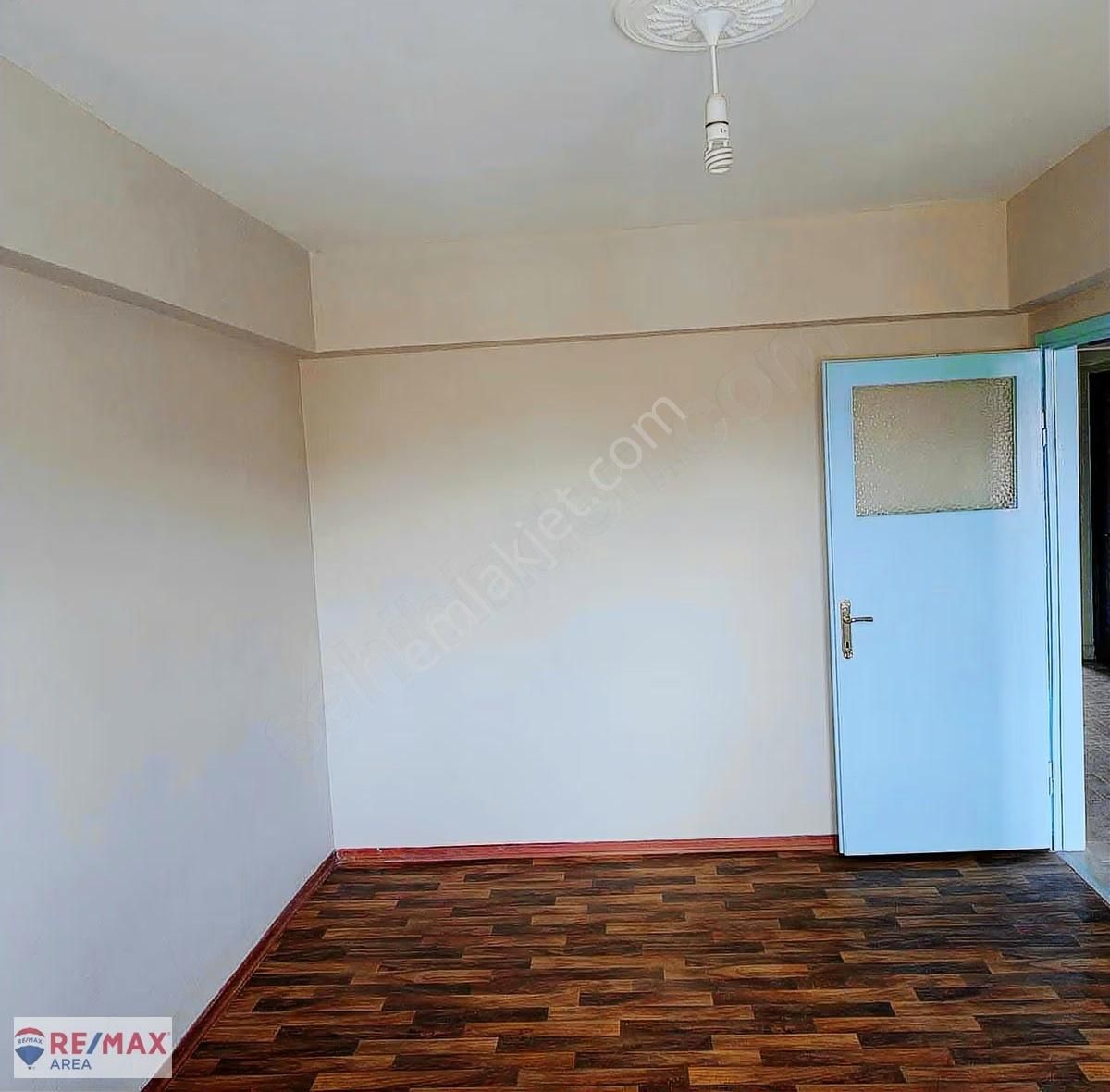 Remax Area'dan Şehir Merkezinde Satılık 2+1 Boş Daire - Görsel 7