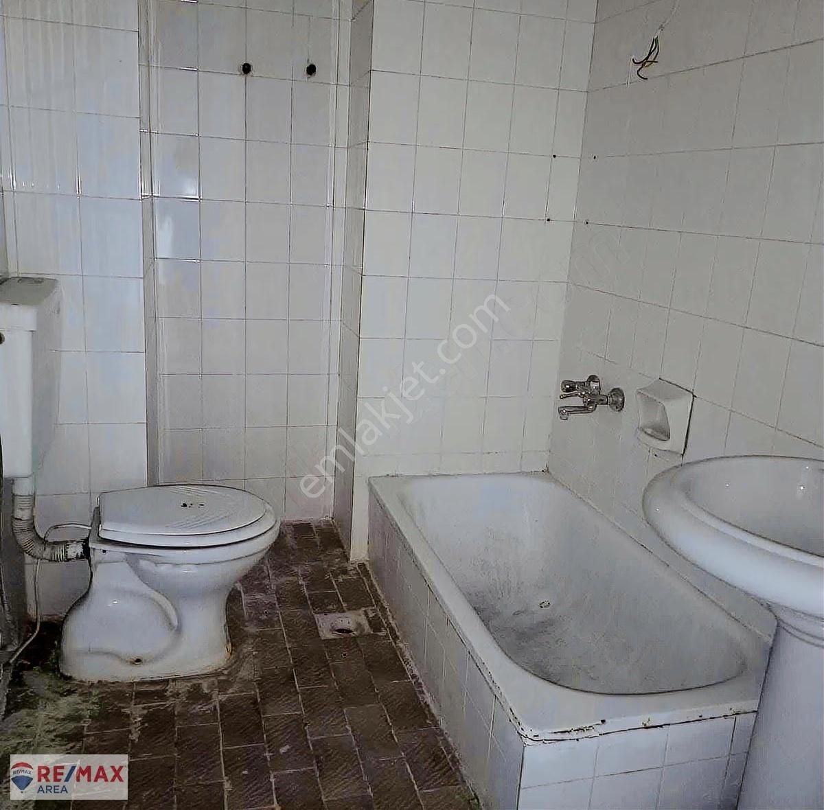 Remax Area'dan Şehir Merkezinde Satılık 2+1 Boş Daire - Görsel 14