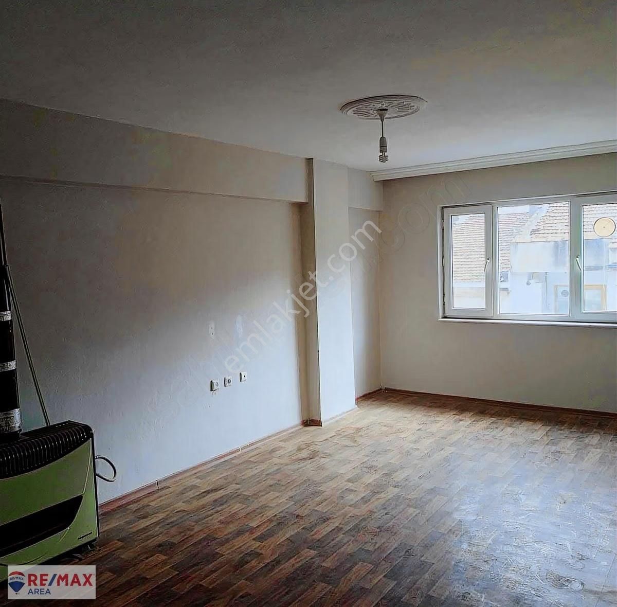 Remax Area'dan Şehir Merkezinde Satılık 2+1 Boş Daire - Görsel 12