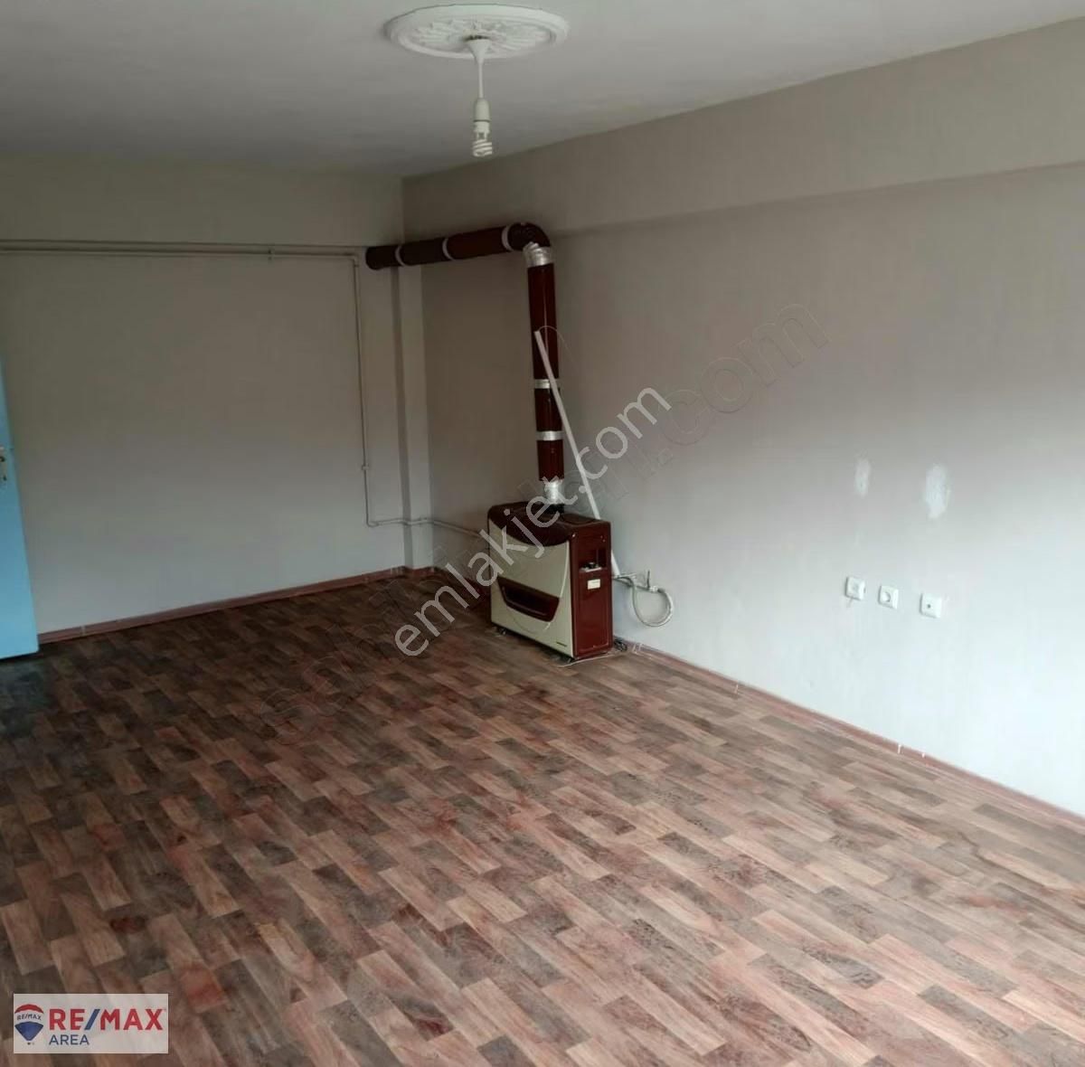 Remax Area'dan Şehir Merkezinde Satılık 2+1 Boş Daire - Görsel 23