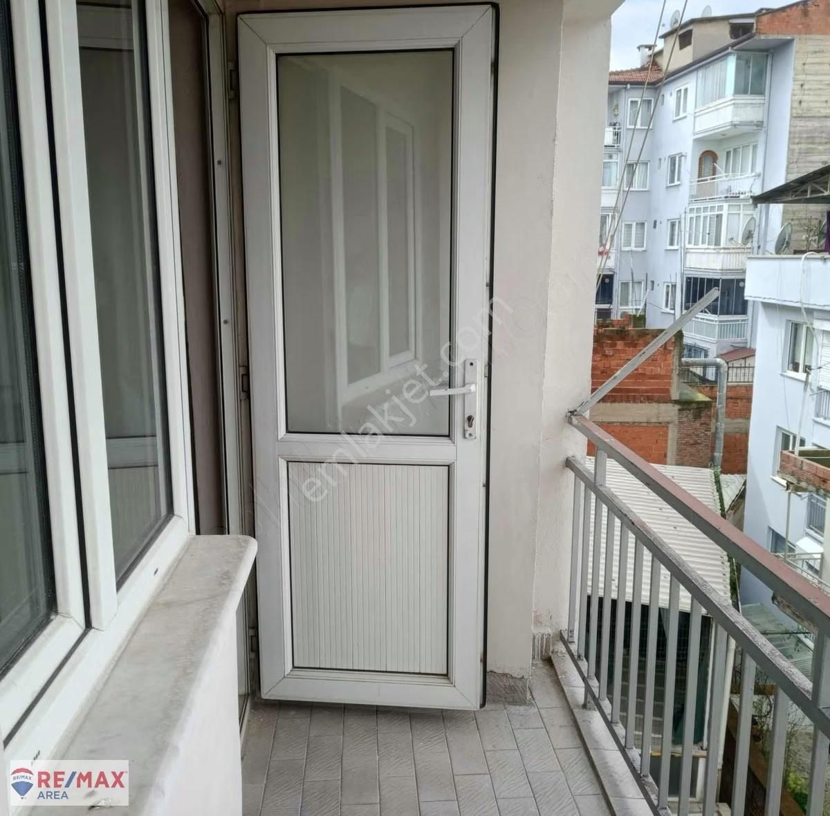 Remax Area'dan Şehir Merkezinde Satılık 2+1 Boş Daire - Görsel 17