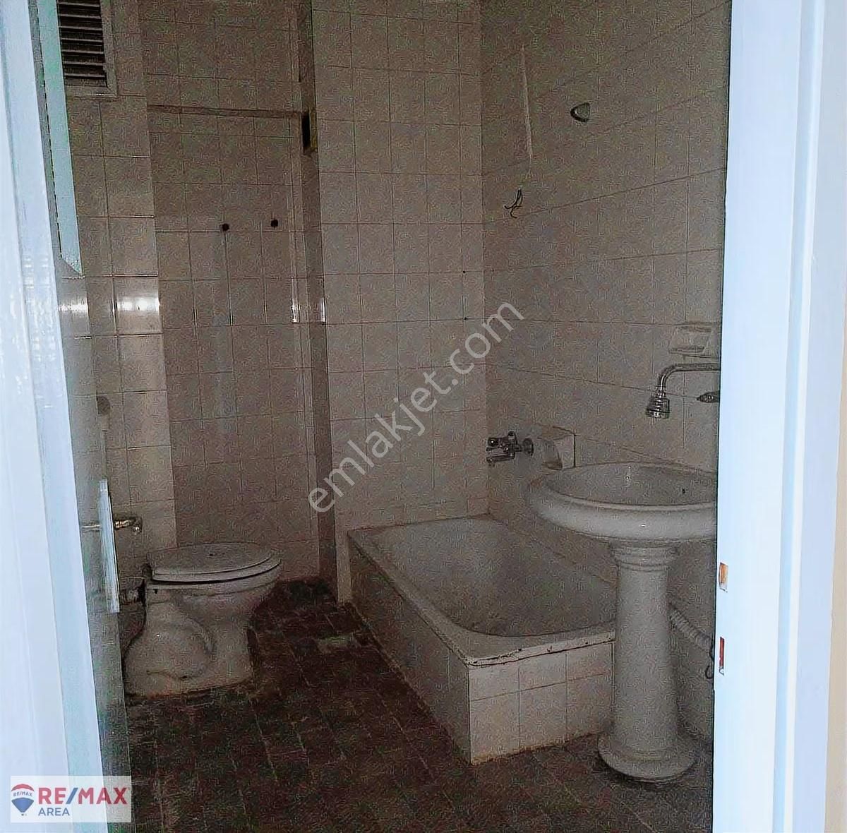 Remax Area'dan Şehir Merkezinde Satılık 2+1 Boş Daire - Görsel 3