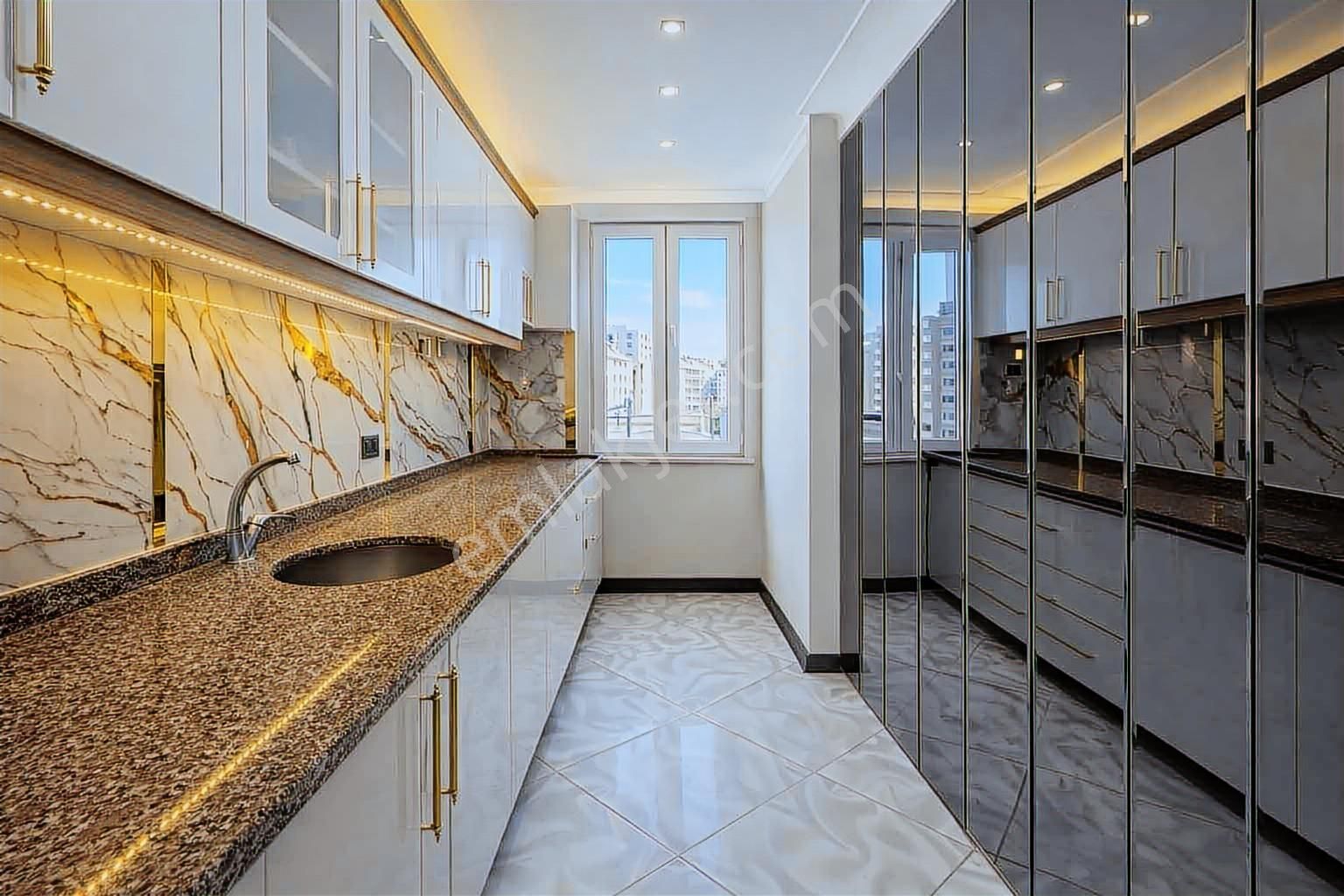 Haramidere Metrobüse Yakın Mesafe De Dekorlu 2+1 Acil Satılık