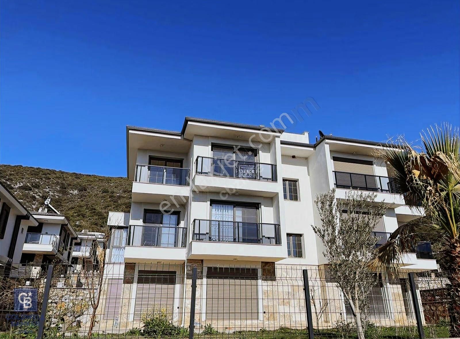 Deniz Doğa Manzaralı Havuzlu Site İçi 1+1 Satılık Daire