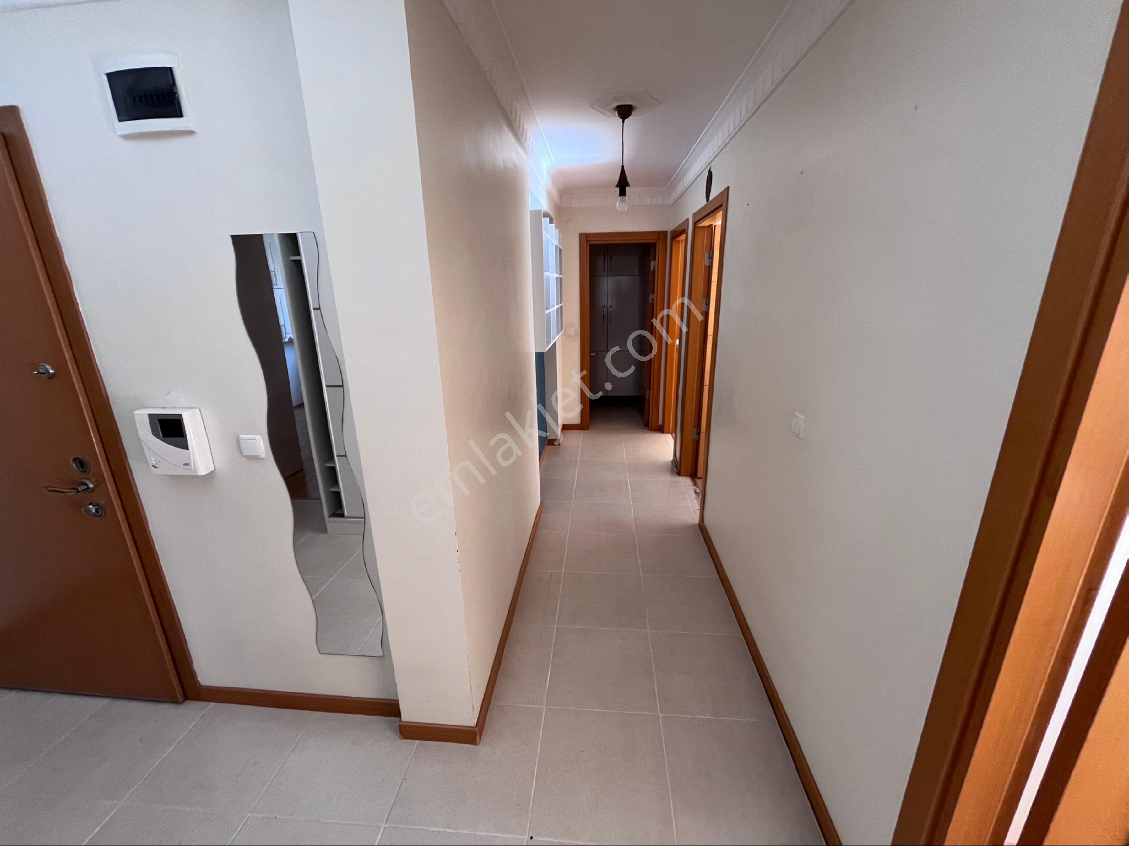 İdealtepe Bülbül Sokakta Geniş Ve Merkezi Konumda 3+1 Daire - Görsel 2