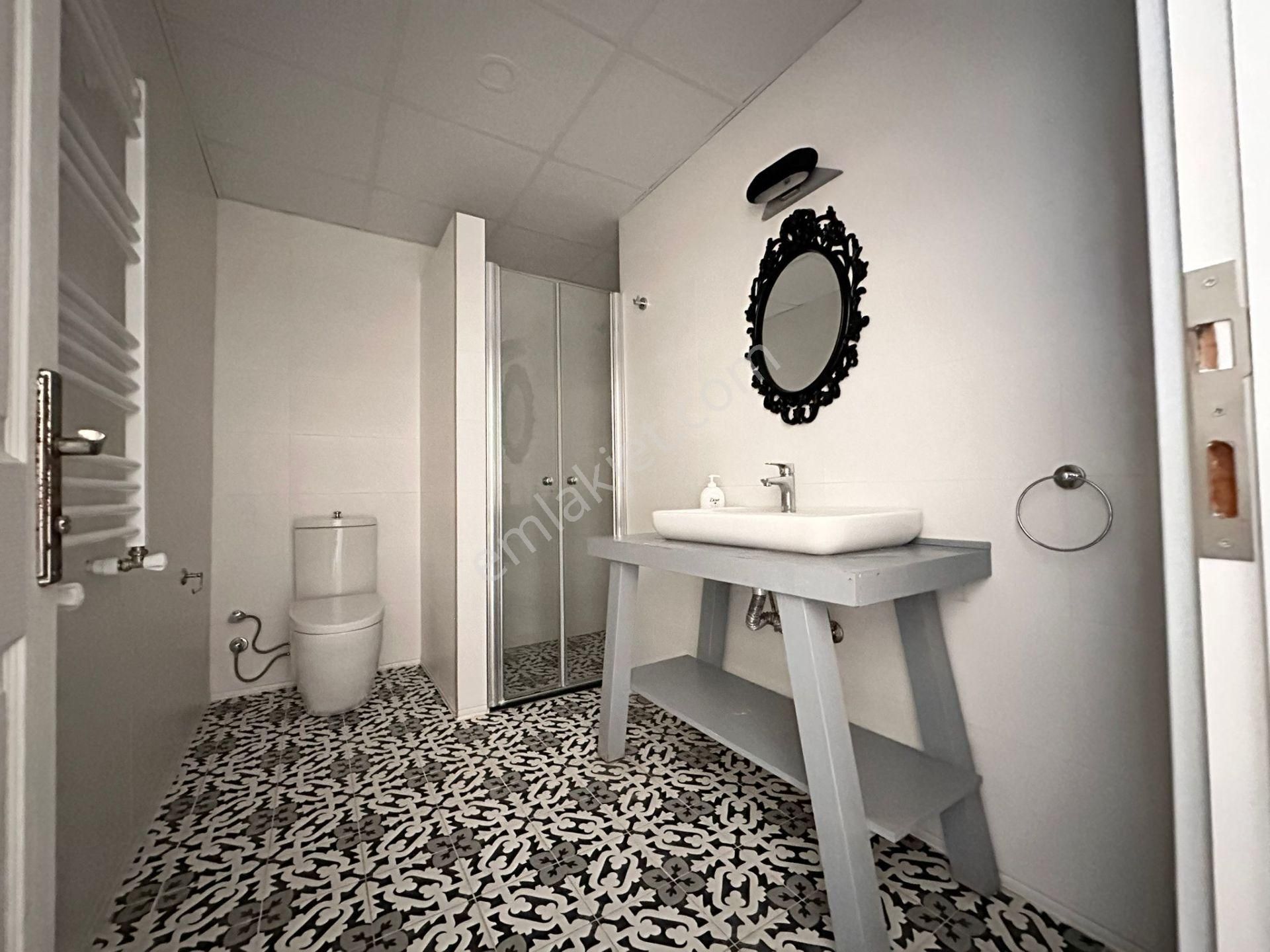 Kuşadası'nda Satılık Ful Deniz Manzaralı Masrafsız Daire - Görsel 17