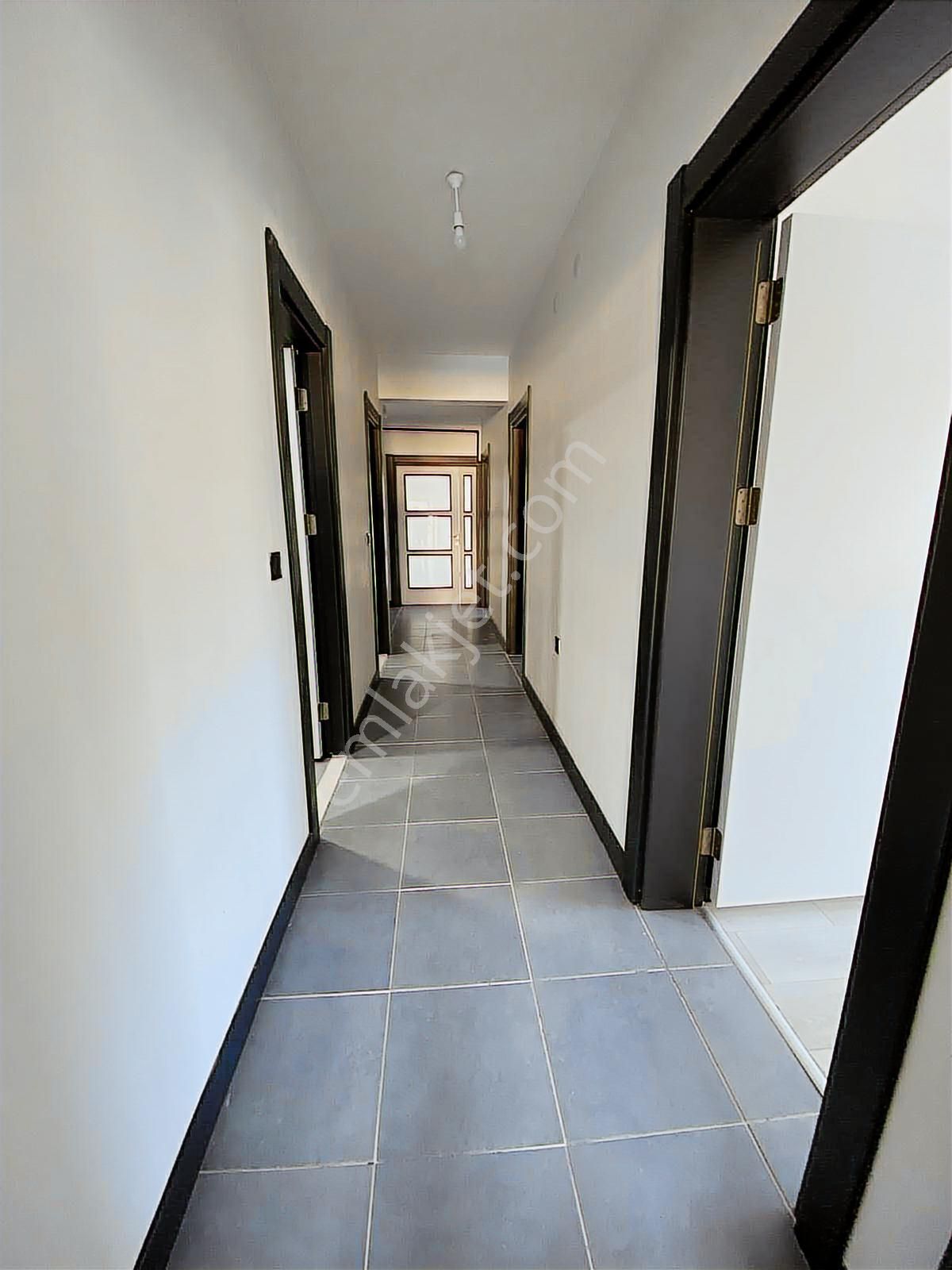 Aliağa 2. Etap Toki Konutları'nda 3+1 Ara Kat Kiralık Daire - Görsel 4