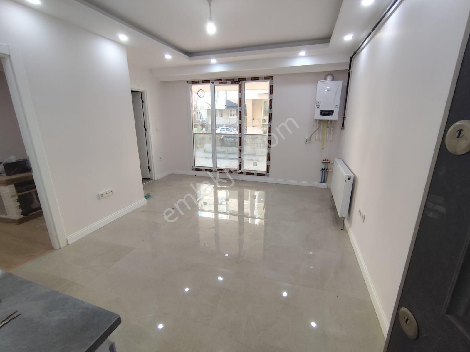 Azmir'den Kupa Yakını Satılık 1+1 Yüksek Giriş Daire For Sale - Görsel 2