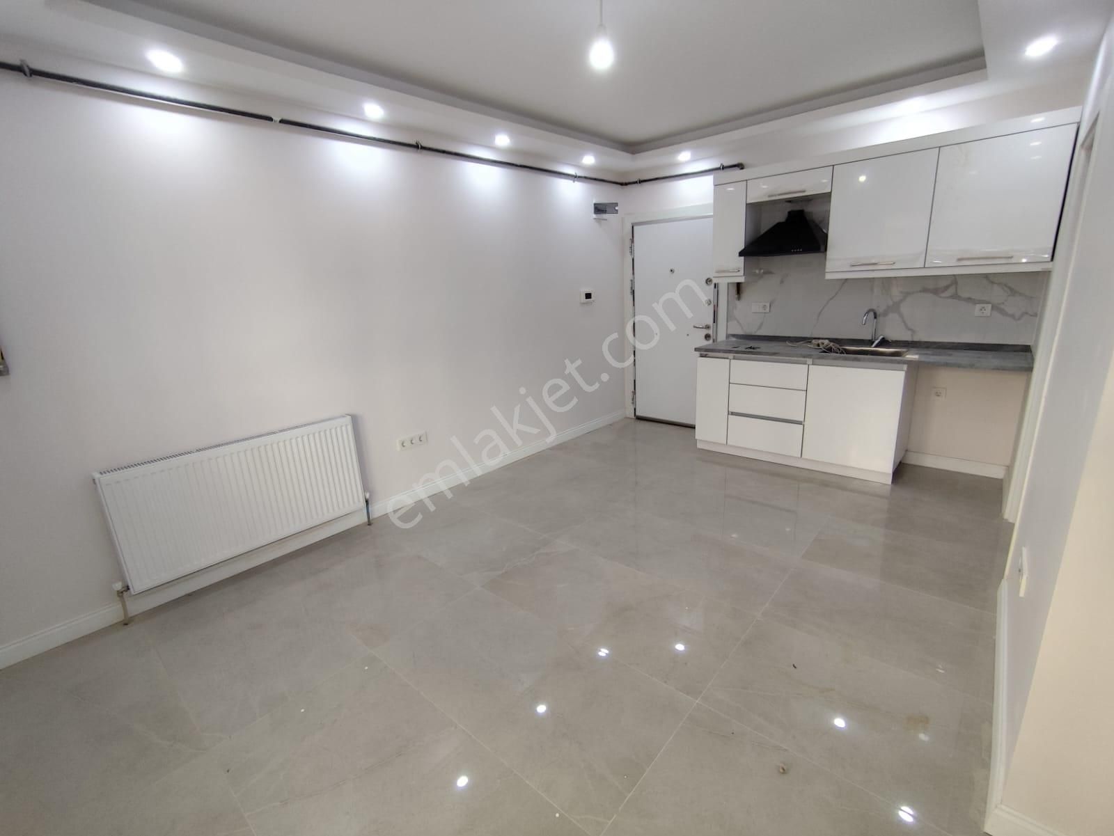 Azmir'den Kupa Yakını Satılık 1+1 Yüksek Giriş Daire For Sale - Görsel 4