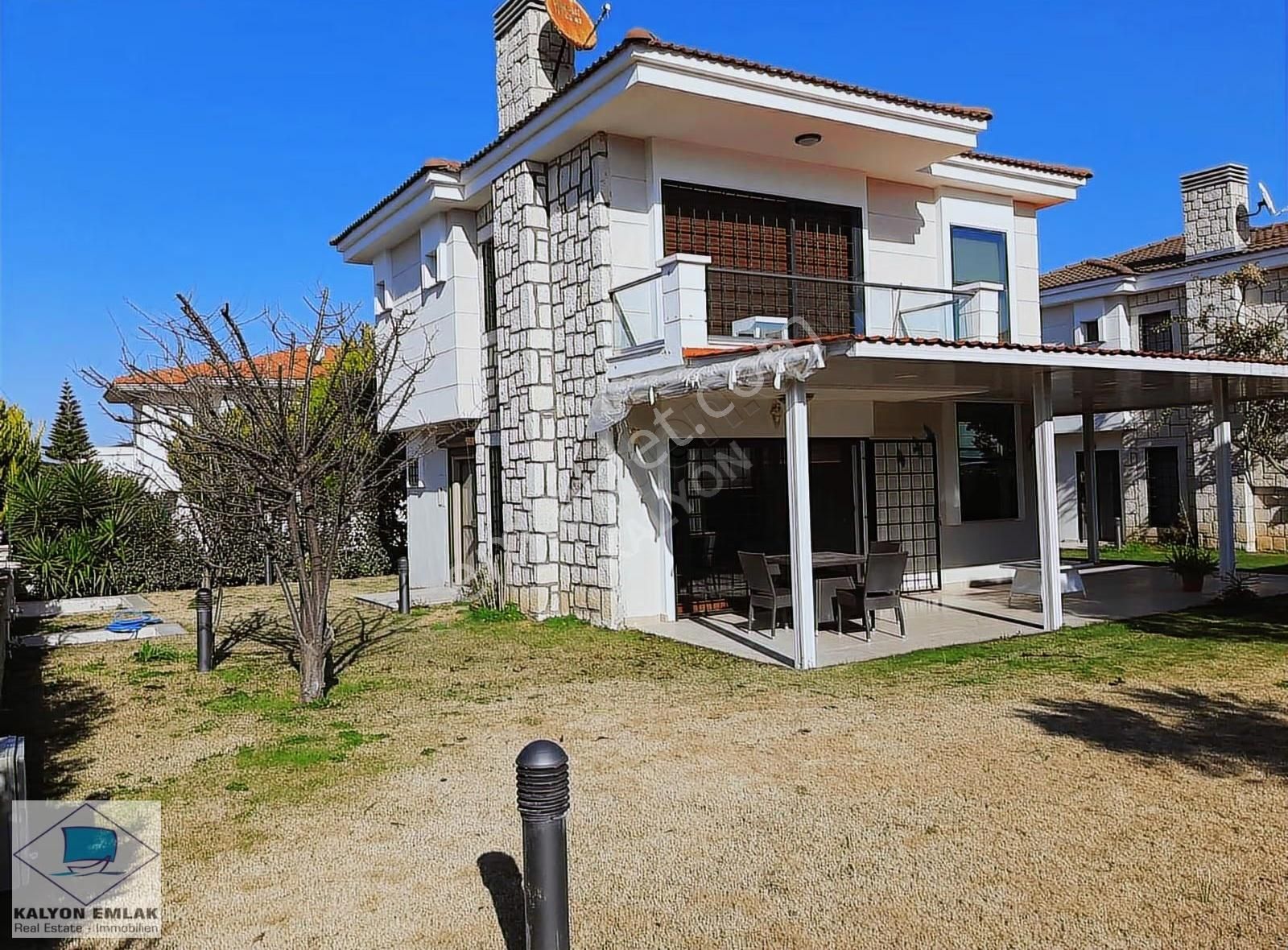 Kalyon'dan Alaçatı Göbene'de Satılık Havuzlu, Bahçeli Villa