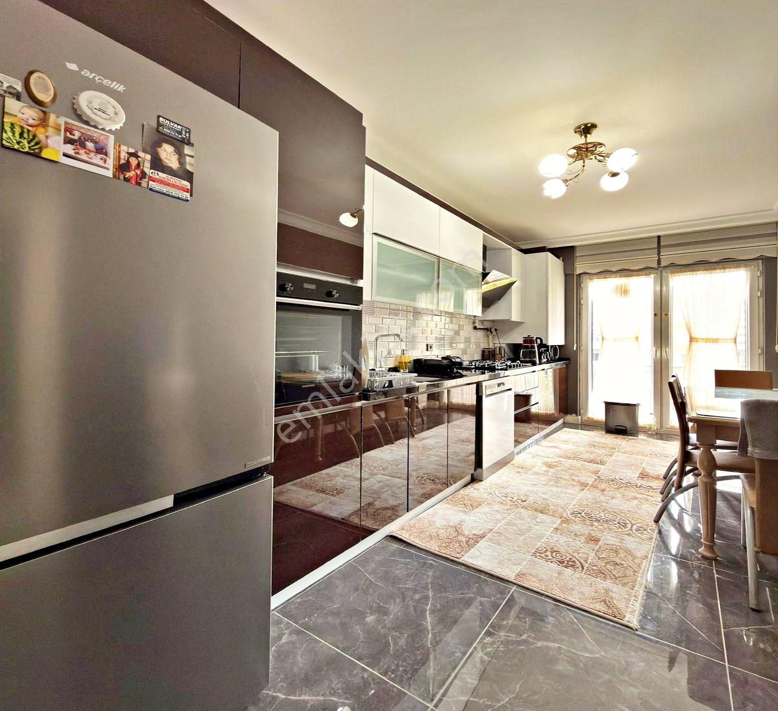 Adnan Kahveci Mahallesi Site İçi Full Dekorlu 3+1 Satılık Daire