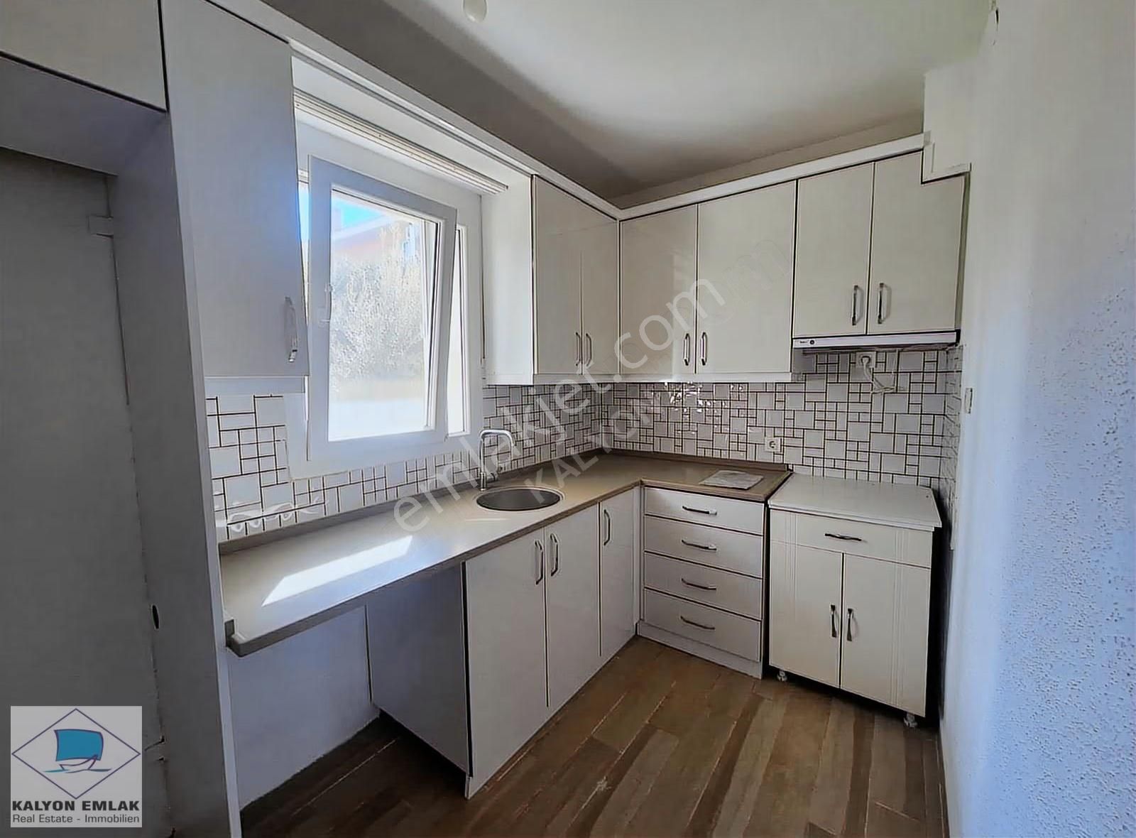 Kalyon Dan Çeşme Merkezde Bahçe Katı Eşyasız 1+1 Kiralık Daire - Görsel 2