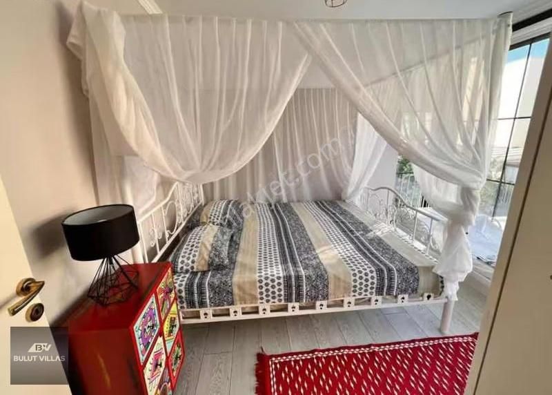Akyarlarda Yaz Kış Yaşama Uygun Bahçeli Eşyalı Kiralık Villa - Görsel 9