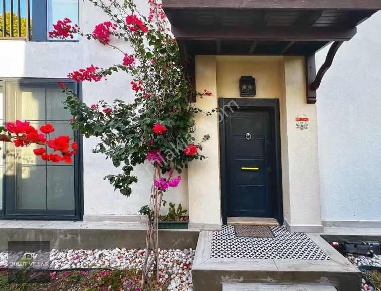 Akyarlarda Yaz Kış Yaşama Uygun Bahçeli Eşyalı Kiralık Villa - Görsel 18