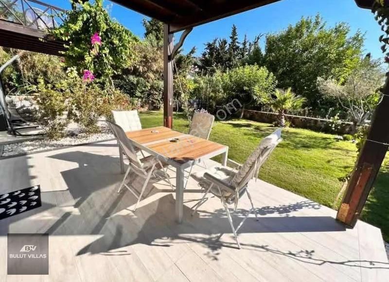 Akyarlarda Yaz Kış Yaşama Uygun Bahçeli Eşyalı Kiralık Villa