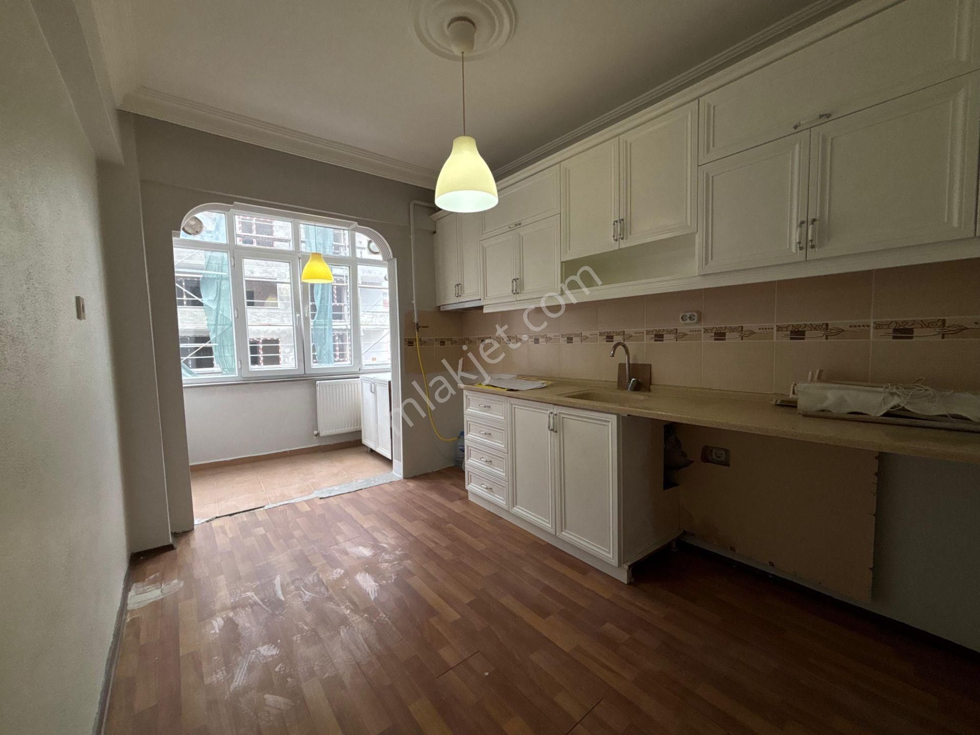 Belediye'nin Dibin'de 2+1 3 Balkon Kombili Fırsat Satılık Daire