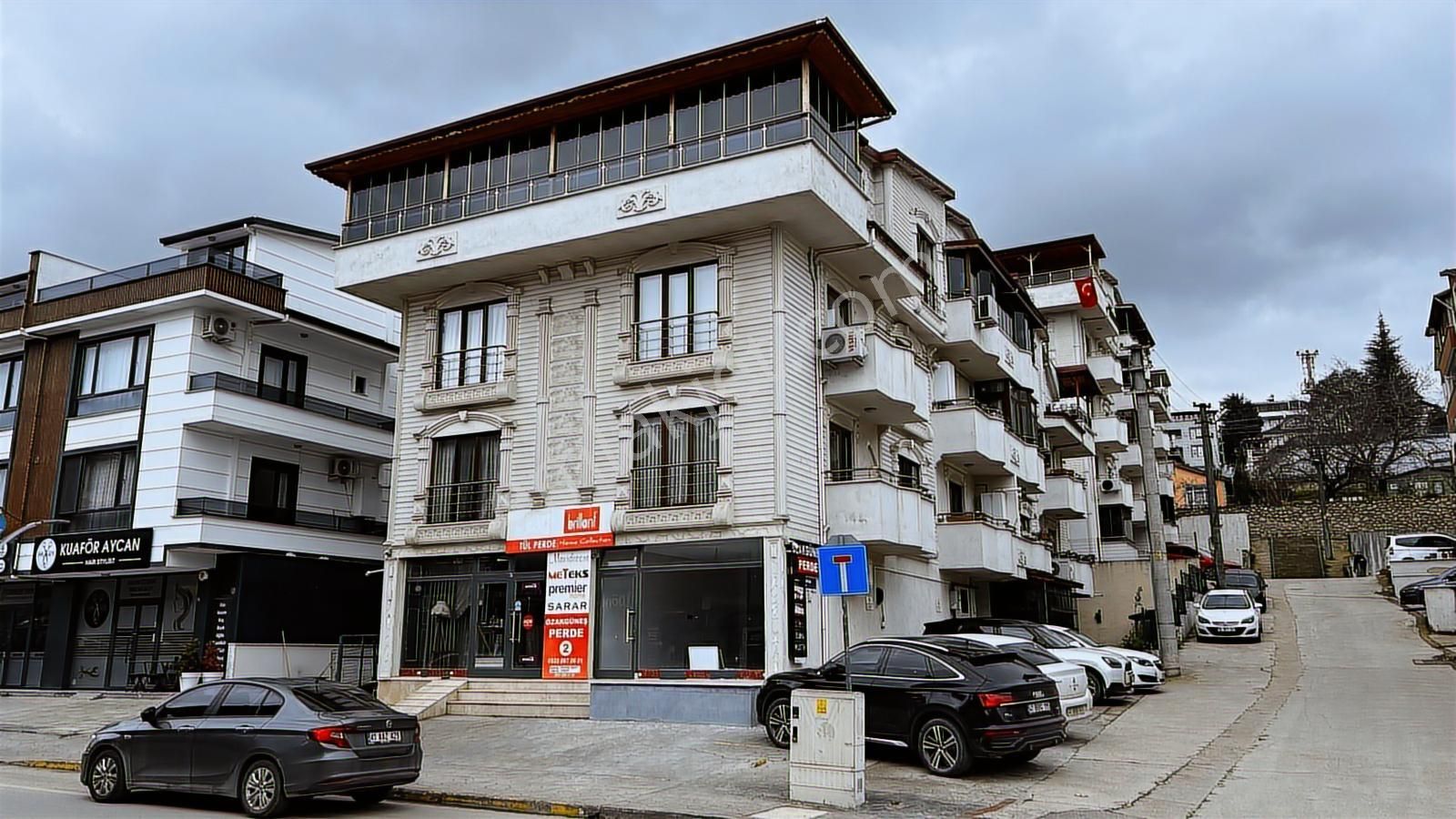 Başiskele Pınar Caddesi Üzerinde Satılık 4+1 Dubleks Daire