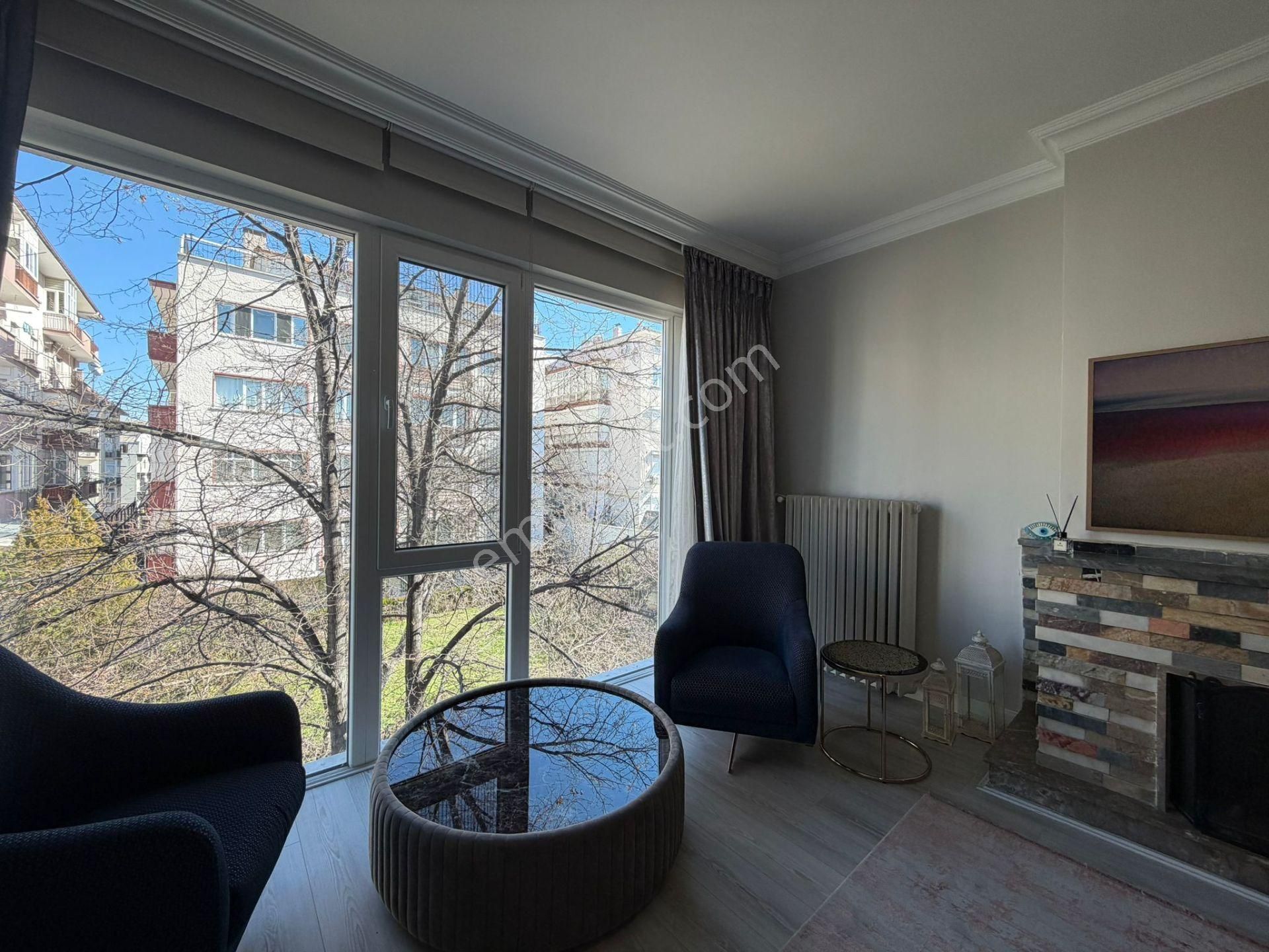 Çankaya Kennedy Caddesi'nde Yenilenmiş Kullanışlı 3+1 Satılık