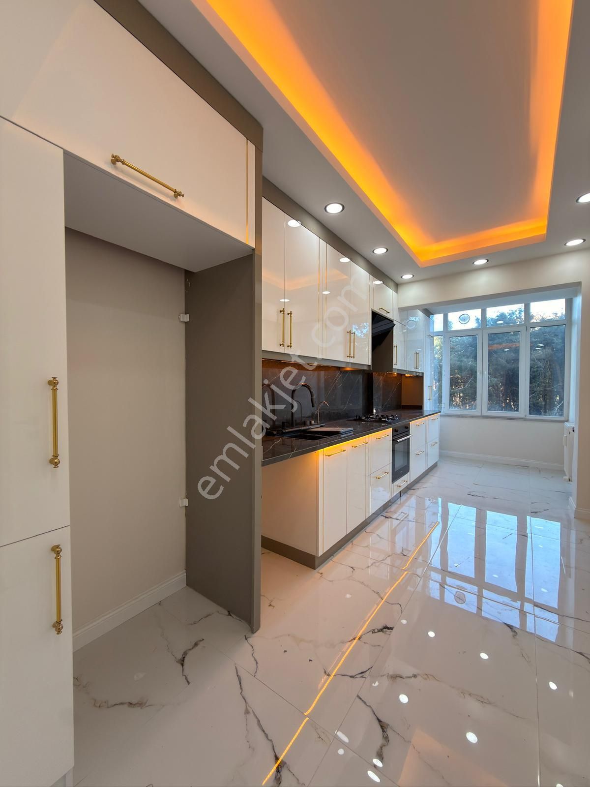 Barış Mahallesi Çamlık Manzaralı Full Dekorlu 3+1 Satılık Daire - Görsel 3