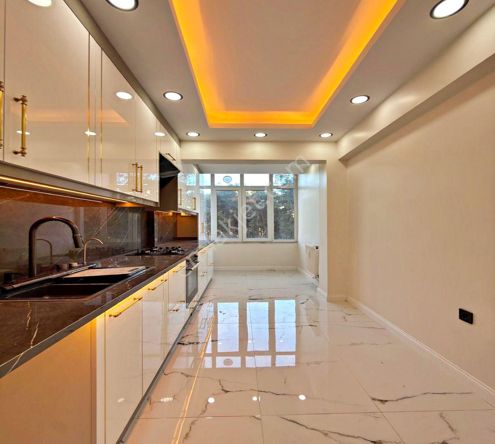 Barış Mahallesi Çamlık Manzaralı Full Dekorlu 3+1 Satılık Daire