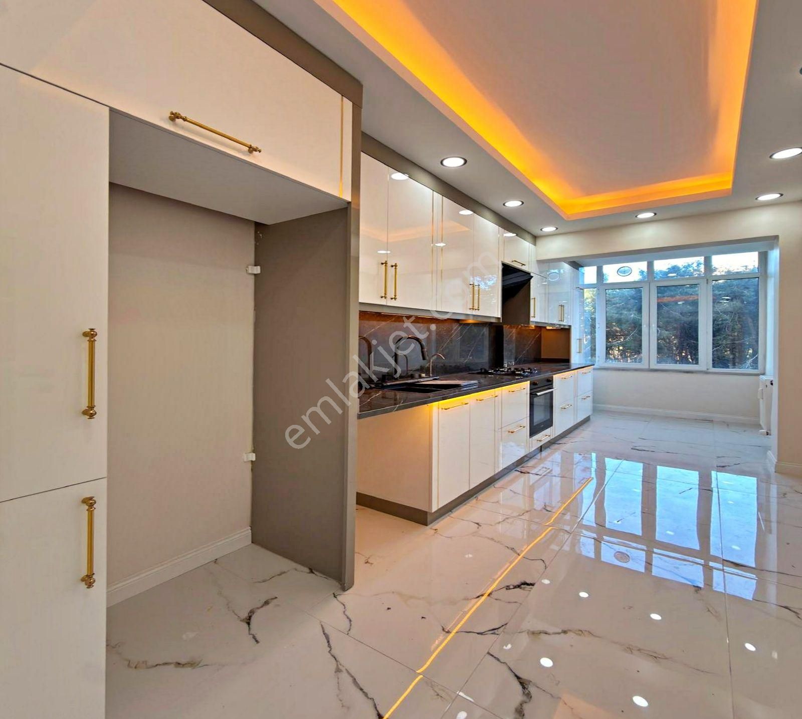 Barış Mahallesi Çamlık Manzaralı Full Dekorlu 3+1 Satılık Daire - Görsel 4