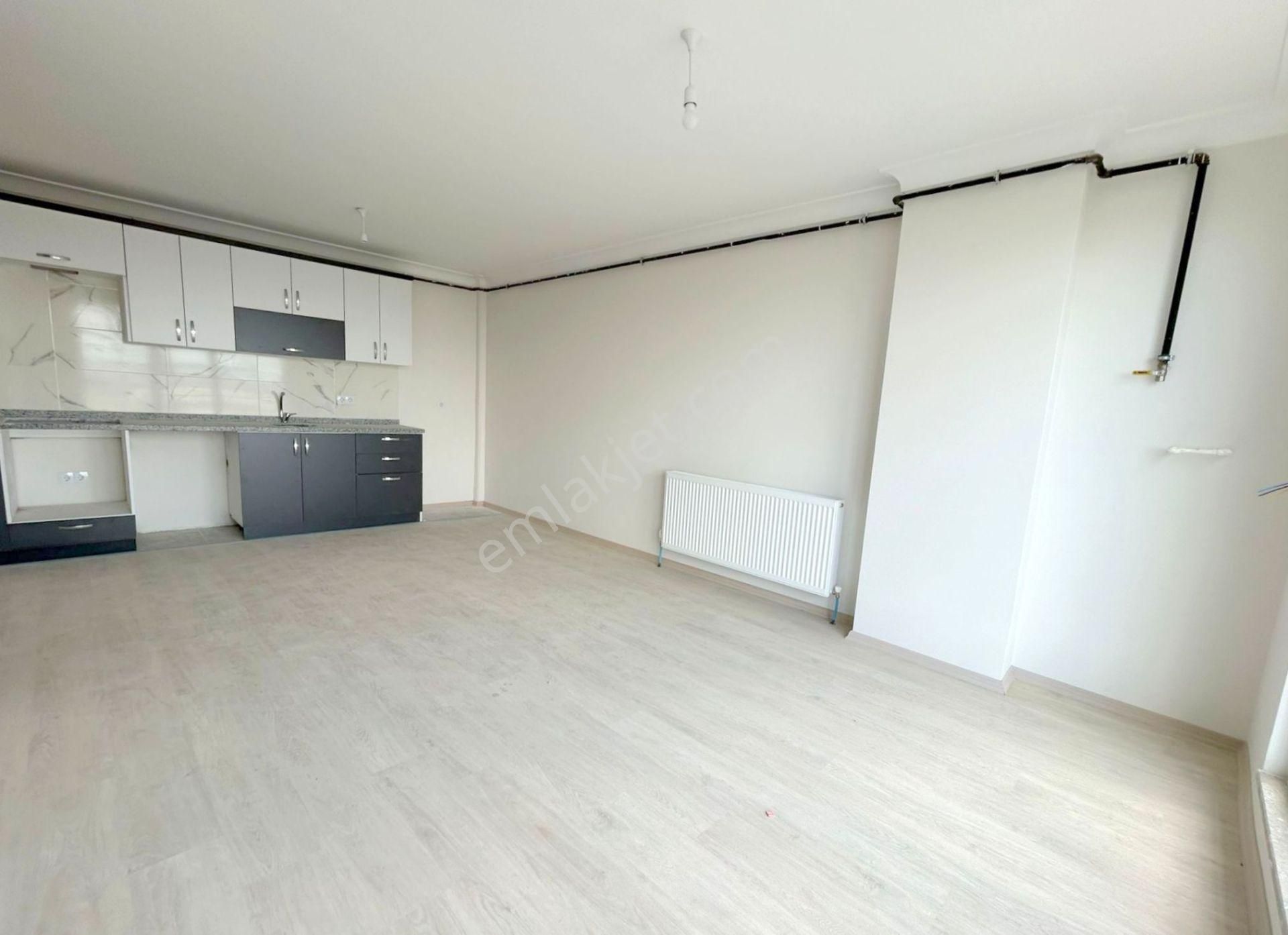 Mertcan'dan Havuzlu Güvenlikli Sitede Ara Kat 2+1 Daire