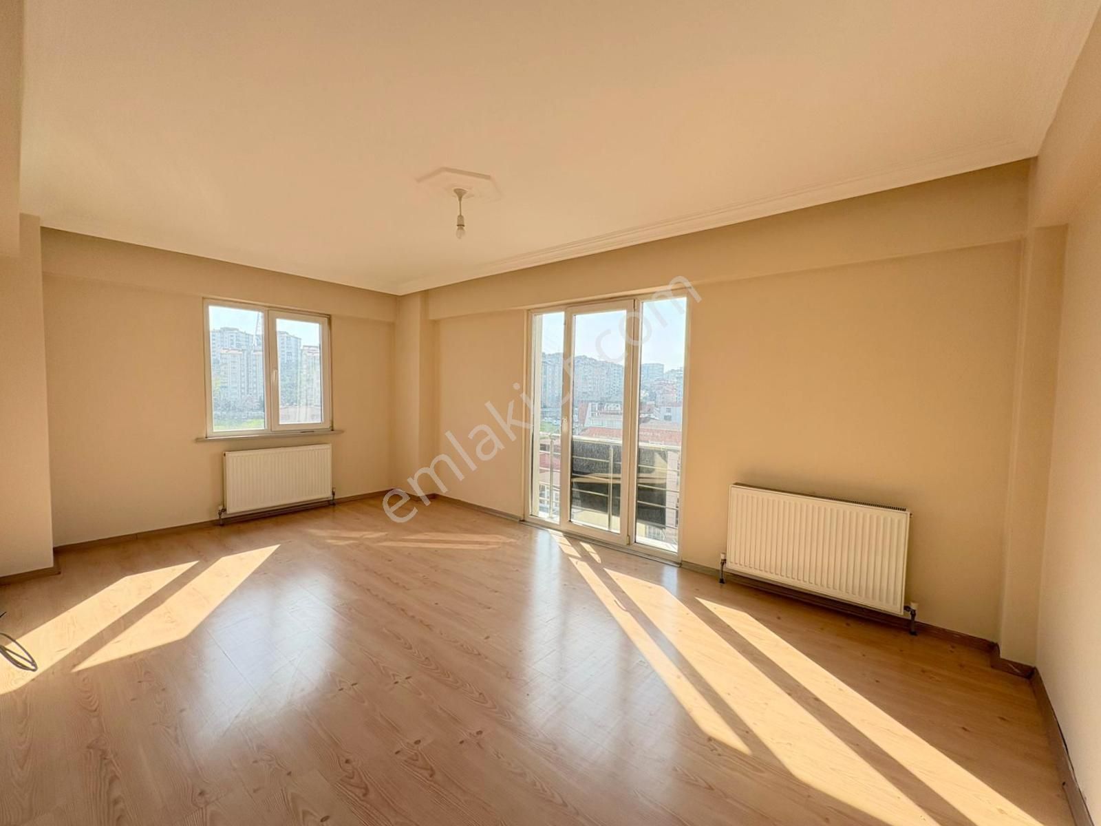 Mertcan'dan Kurtköy Mah.caddeye 1dk İskanlı Ara Kat Balkonlu 2+1