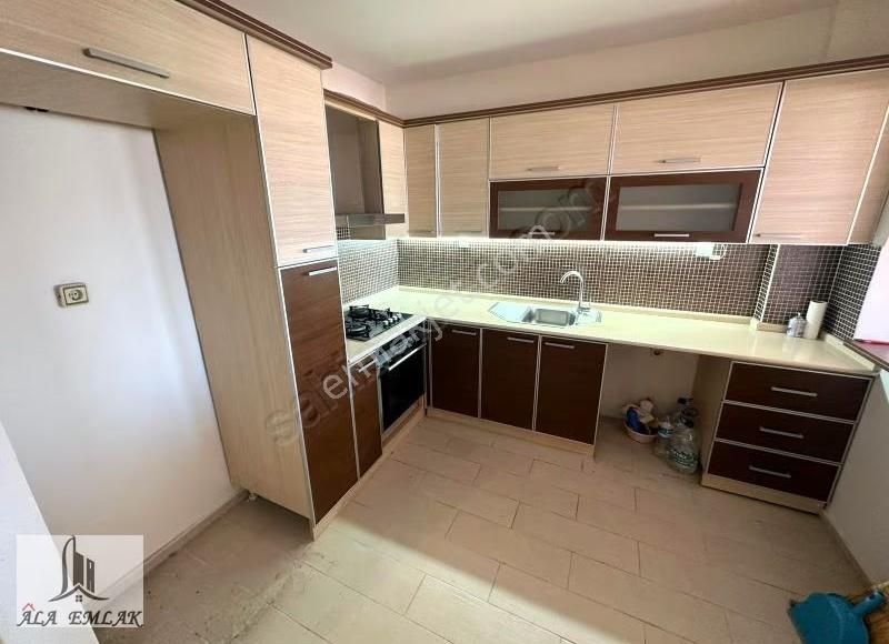 Basın Sitesi'nde Geniş 3+1 Asansörlü Ara Kat Deniz Manzaralı - Görsel 10