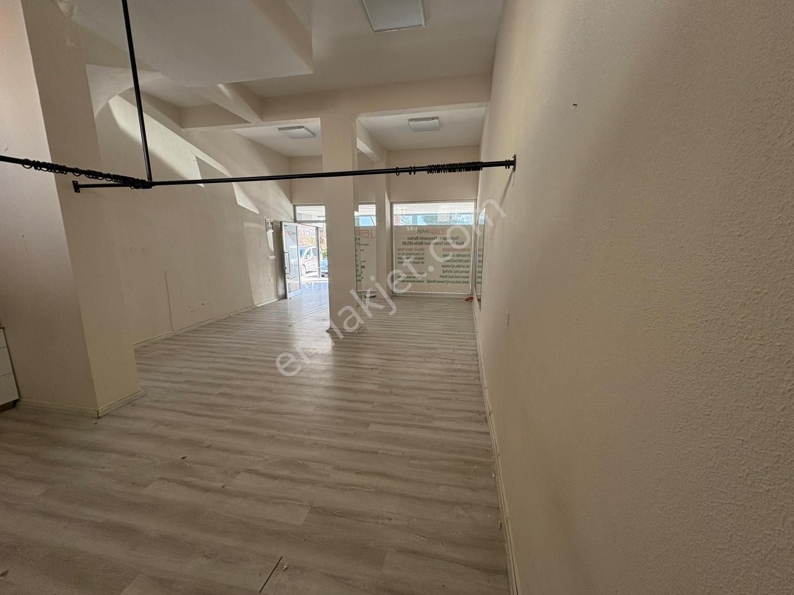 Rota Emlak'tan Gümüldür'de Kiralık Dükkan - Görsel 4