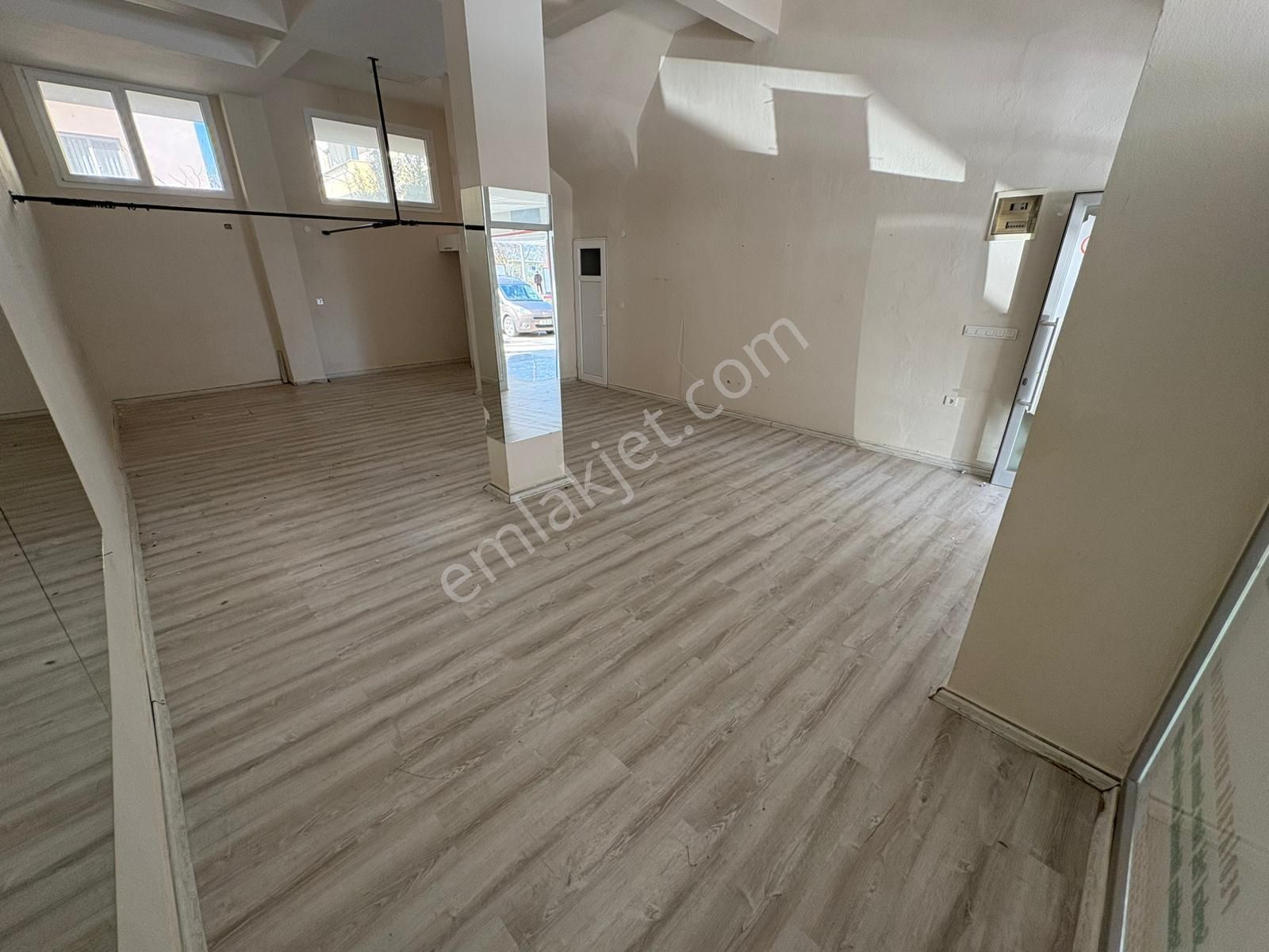 Rota Emlak'tan Gümüldür'de Kiralık Dükkan - Görsel 6