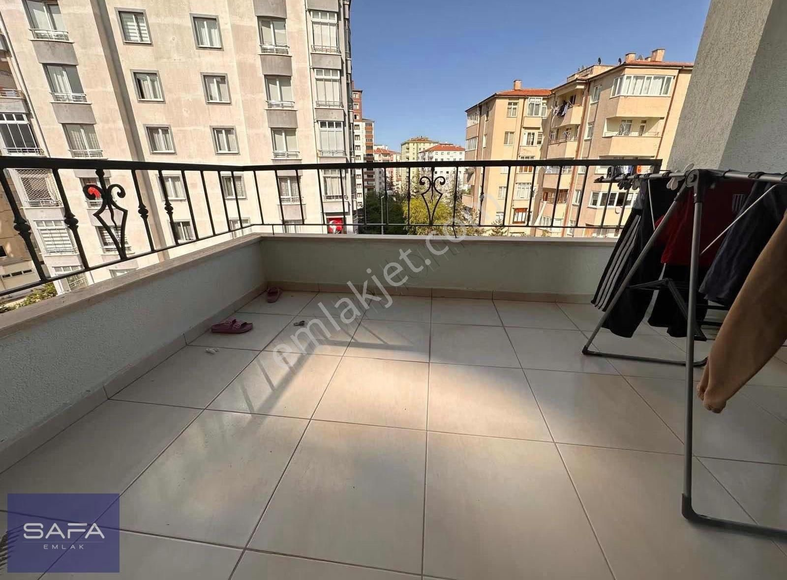 Safa Emlaktan Yenidoğanda Tramvaya 2. Dk Eşyalı Kiralık Daire - Görsel 2