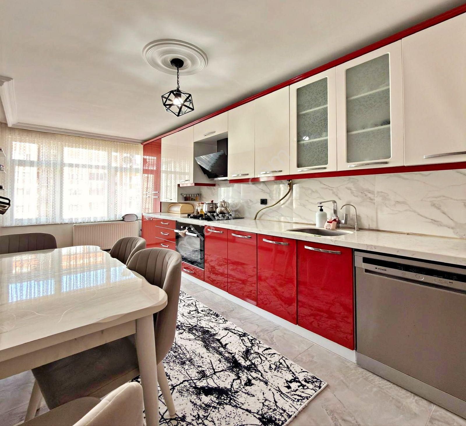 Metrobüse 5'dk Site İçinde Masrafsız 3+1 Arakat Satılık Daire - Görsel 12