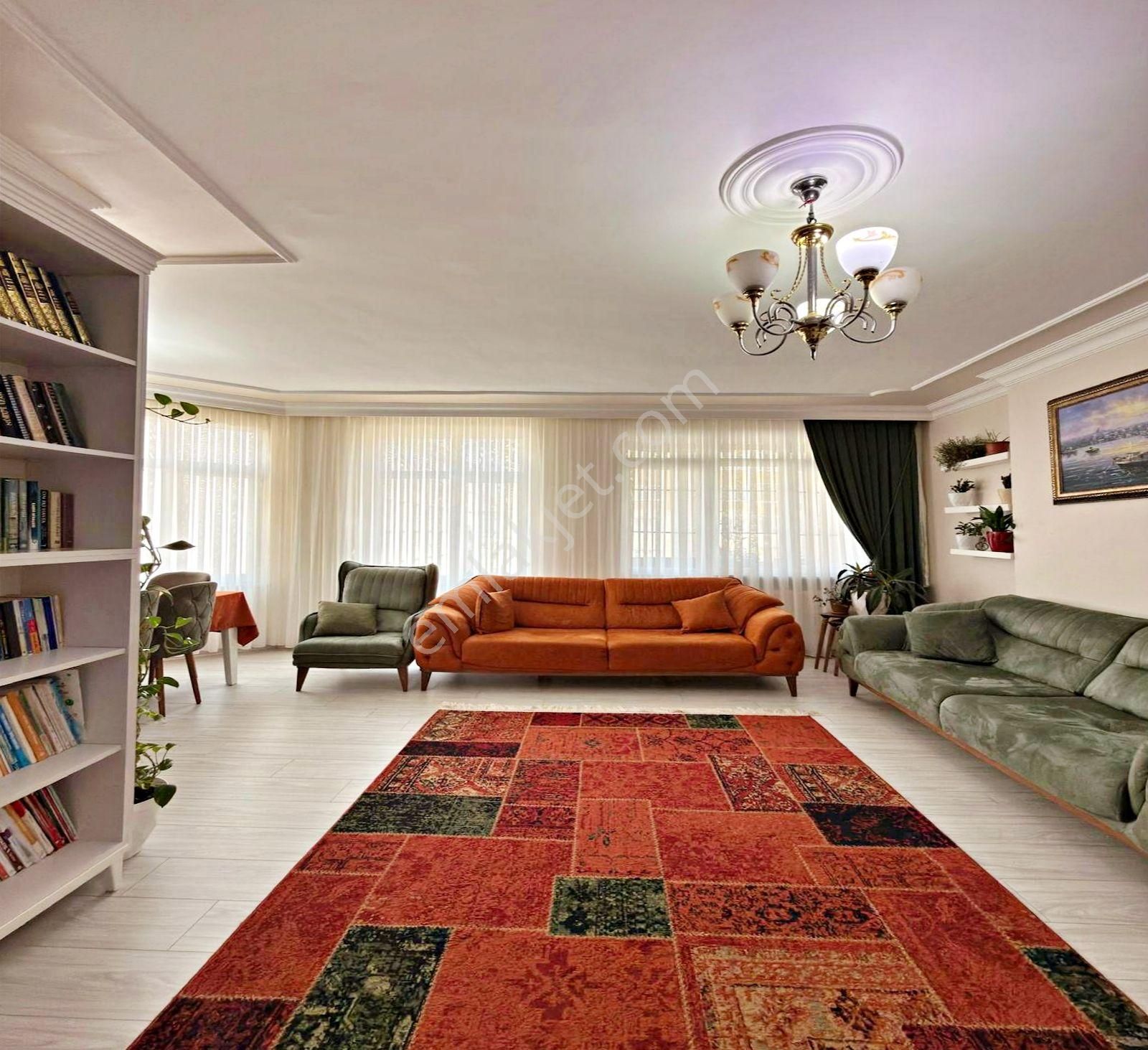 Metrobüse 5'dk Site İçinde Masrafsız 3+1 Arakat Satılık Daire - Görsel 2