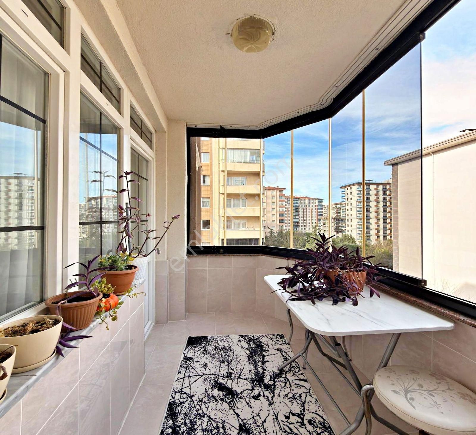 Metrobüse 5'dk Site İçinde Masrafsız 3+1 Arakat Satılık Daire - Görsel 15